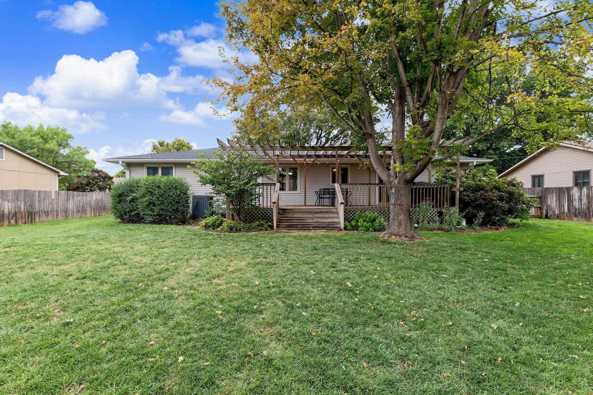 820 Surrey Property Photo 29