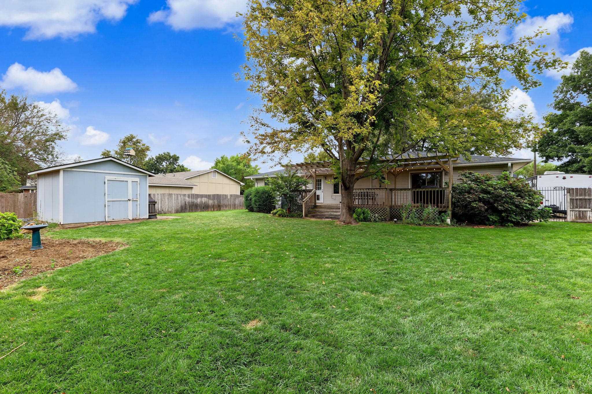 820 Surrey Property Photo 30