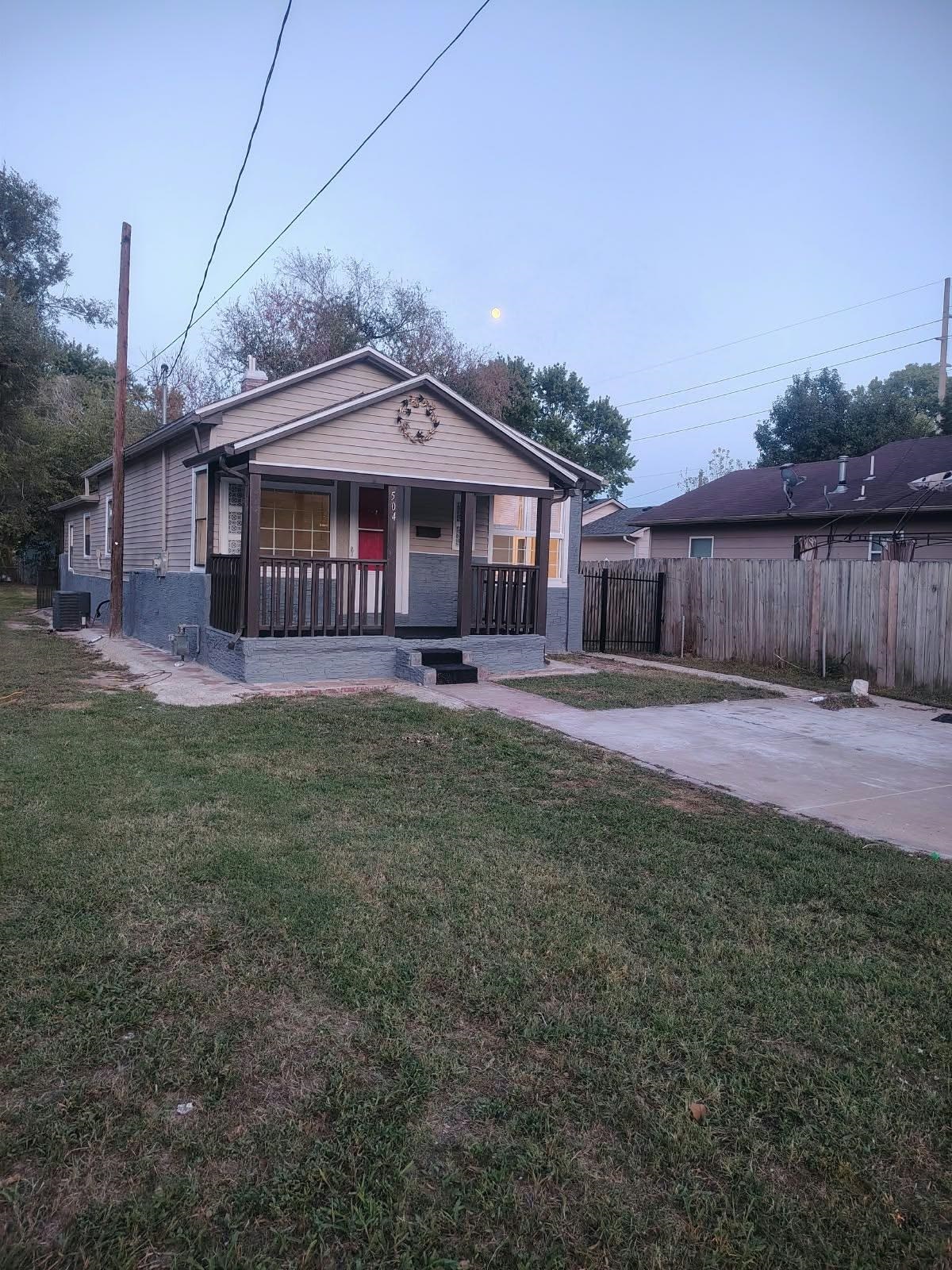 504 N Florence St Property Photo 2