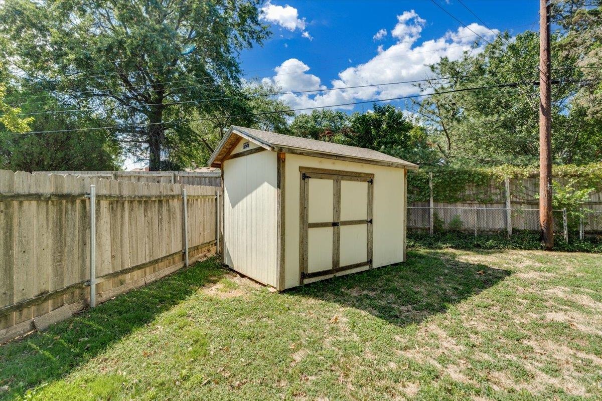 239 S Parkwood Property Photo 17
