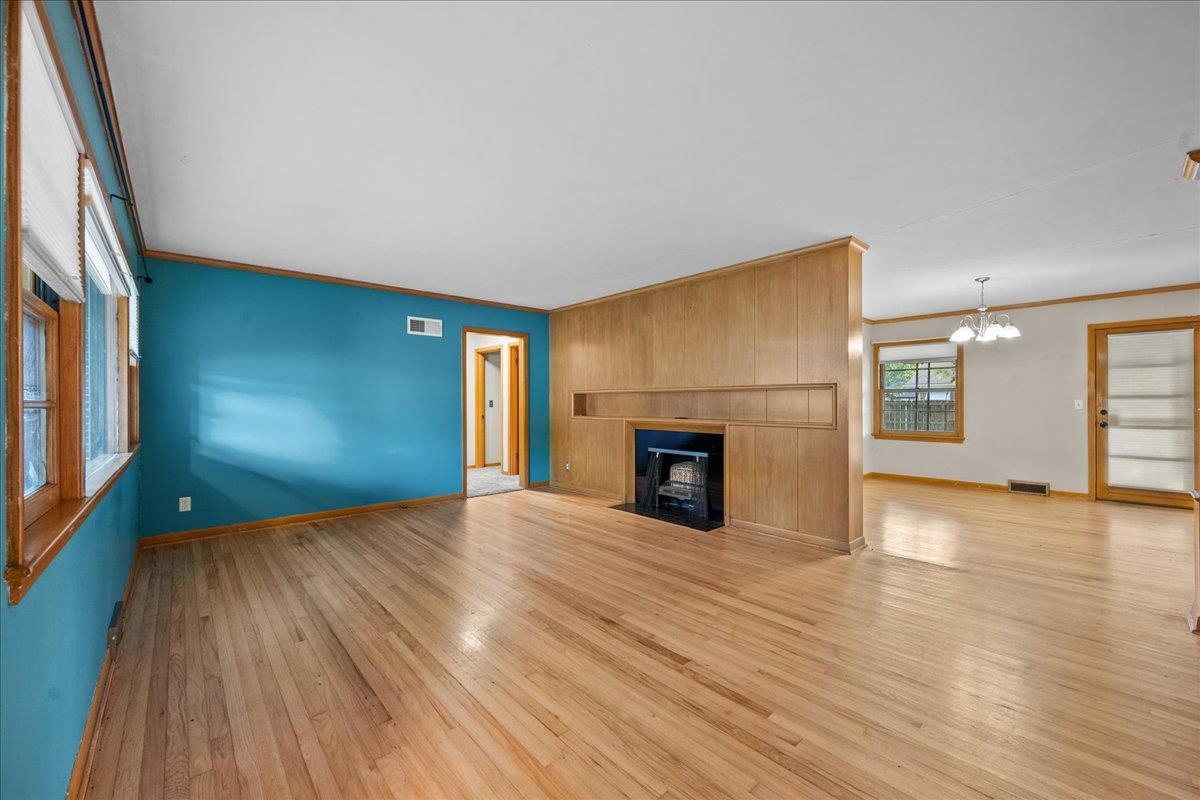 2045 Payne St Property Photo 5