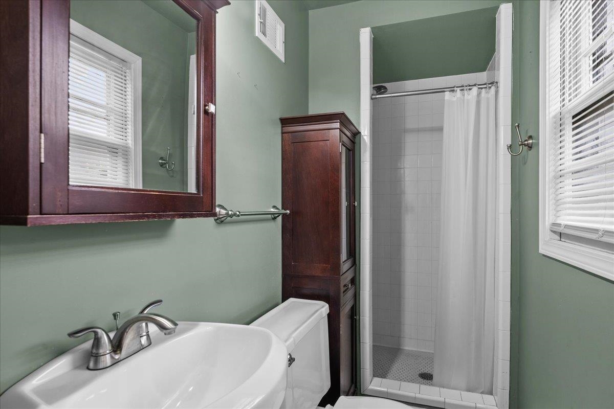2045 Payne St Property Photo 20