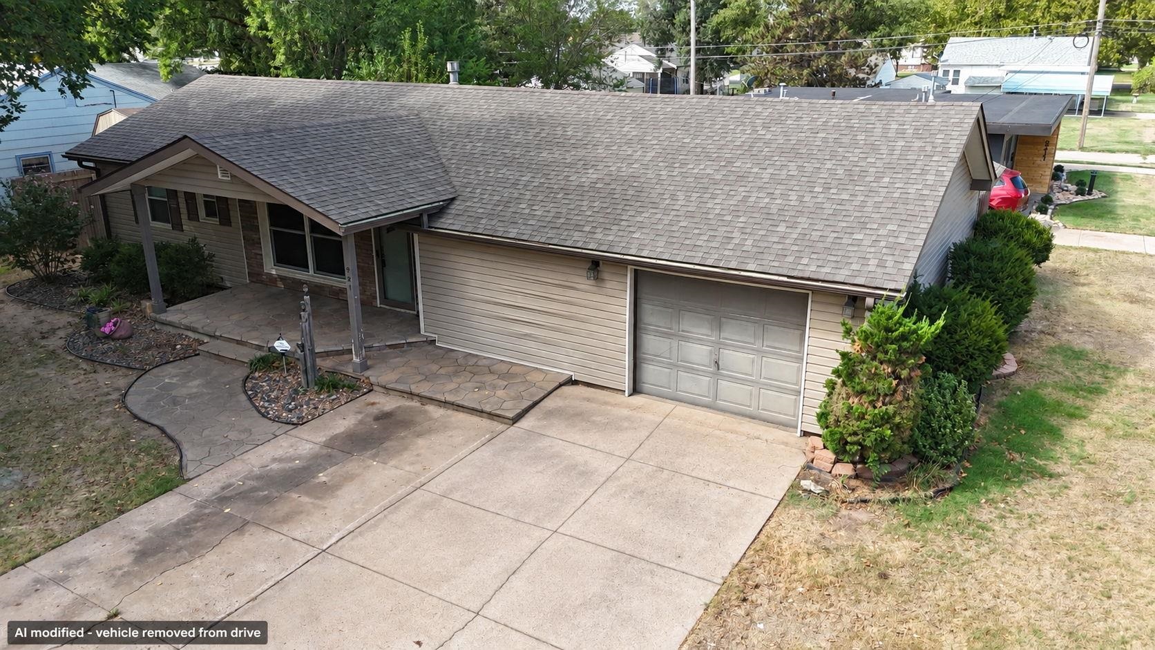 921 Lawrence Property Photo 3