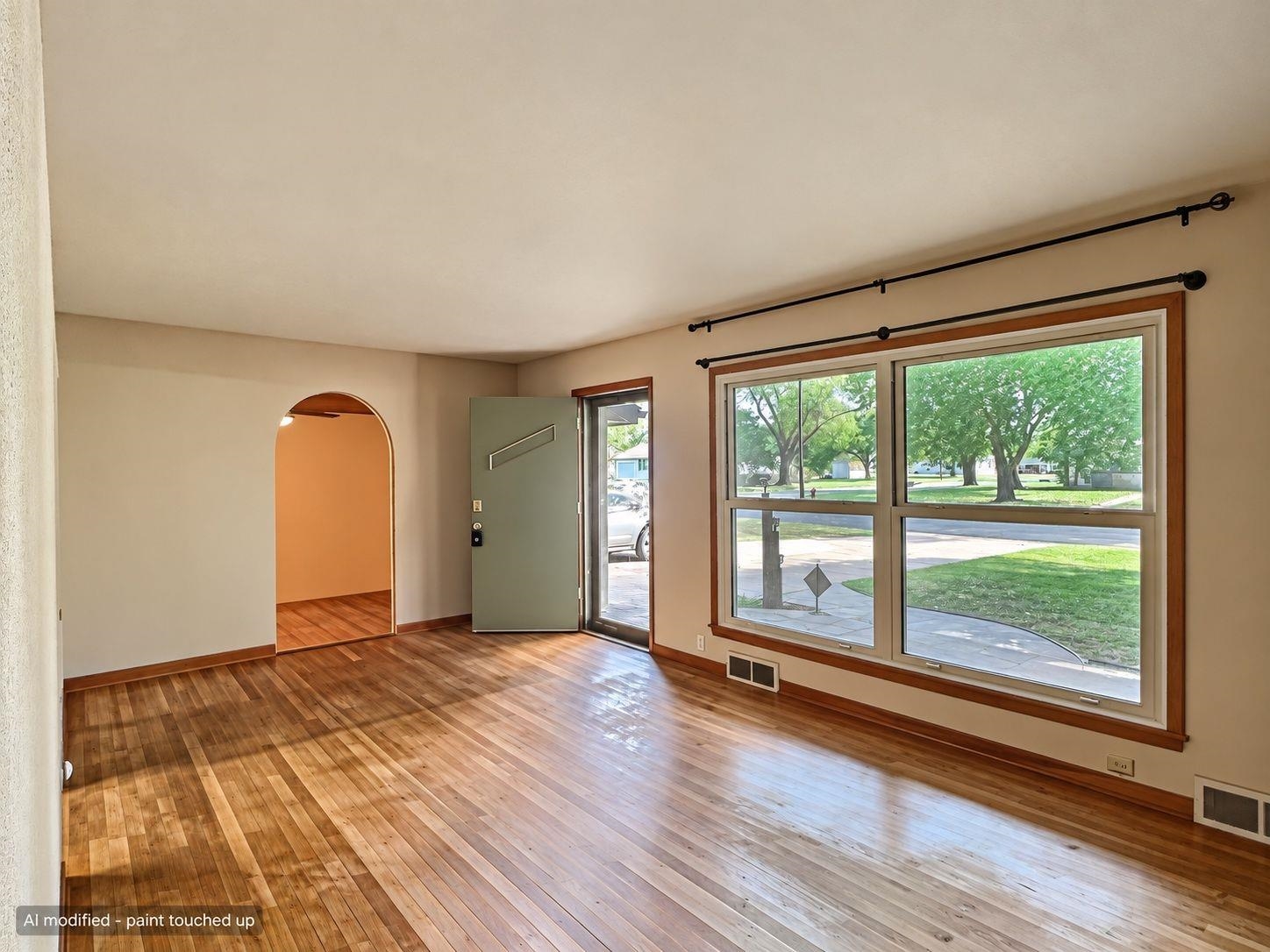 921 Lawrence Property Photo 4