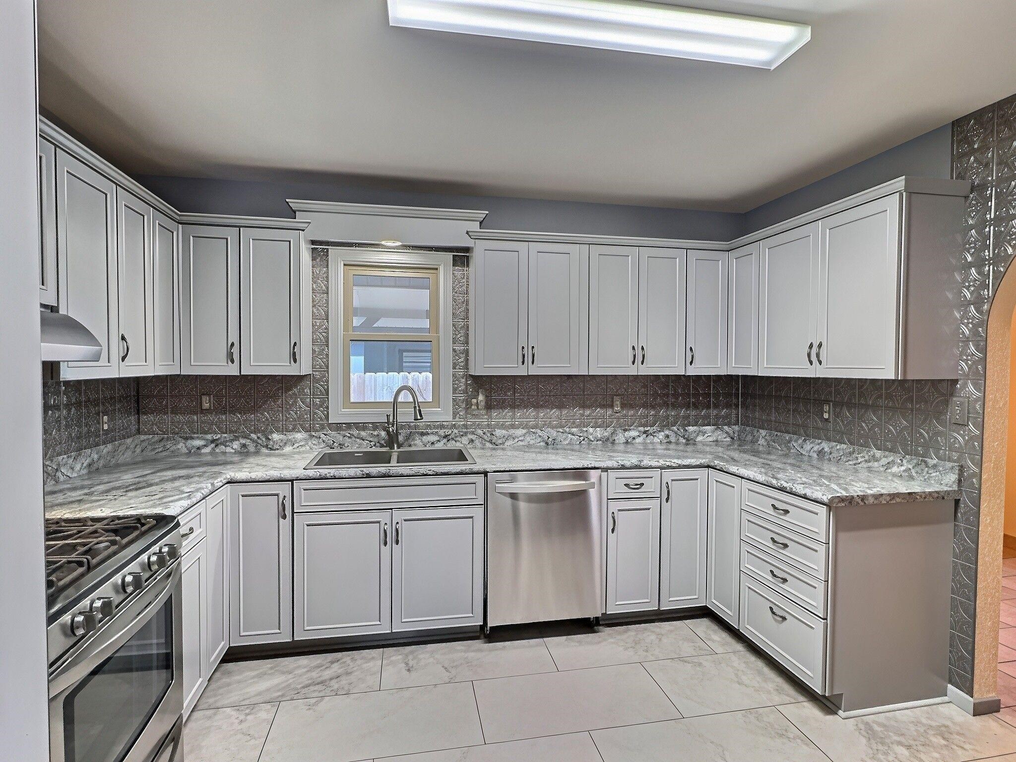 921 Lawrence Property Photo 6