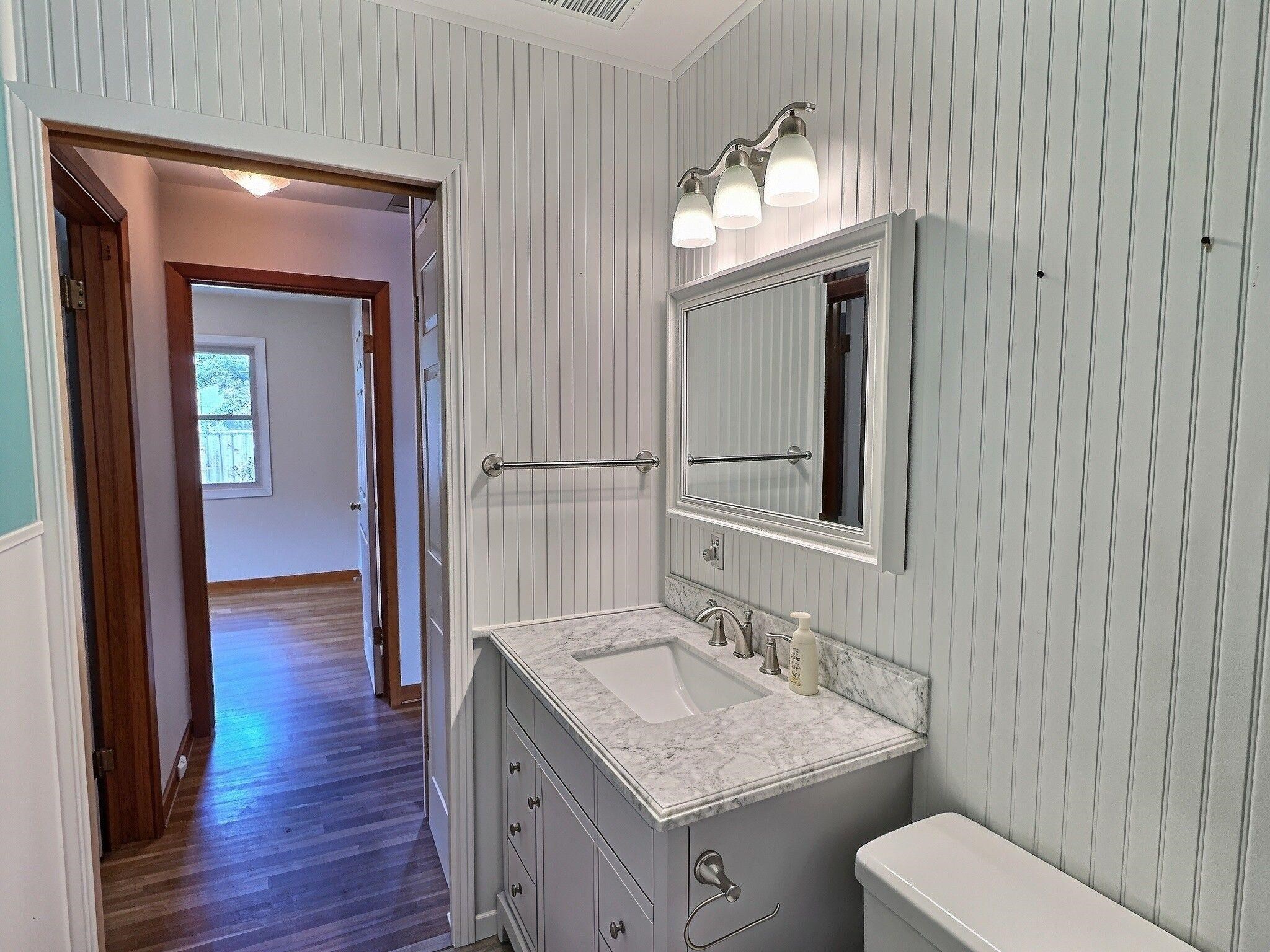 921 Lawrence Property Photo 10