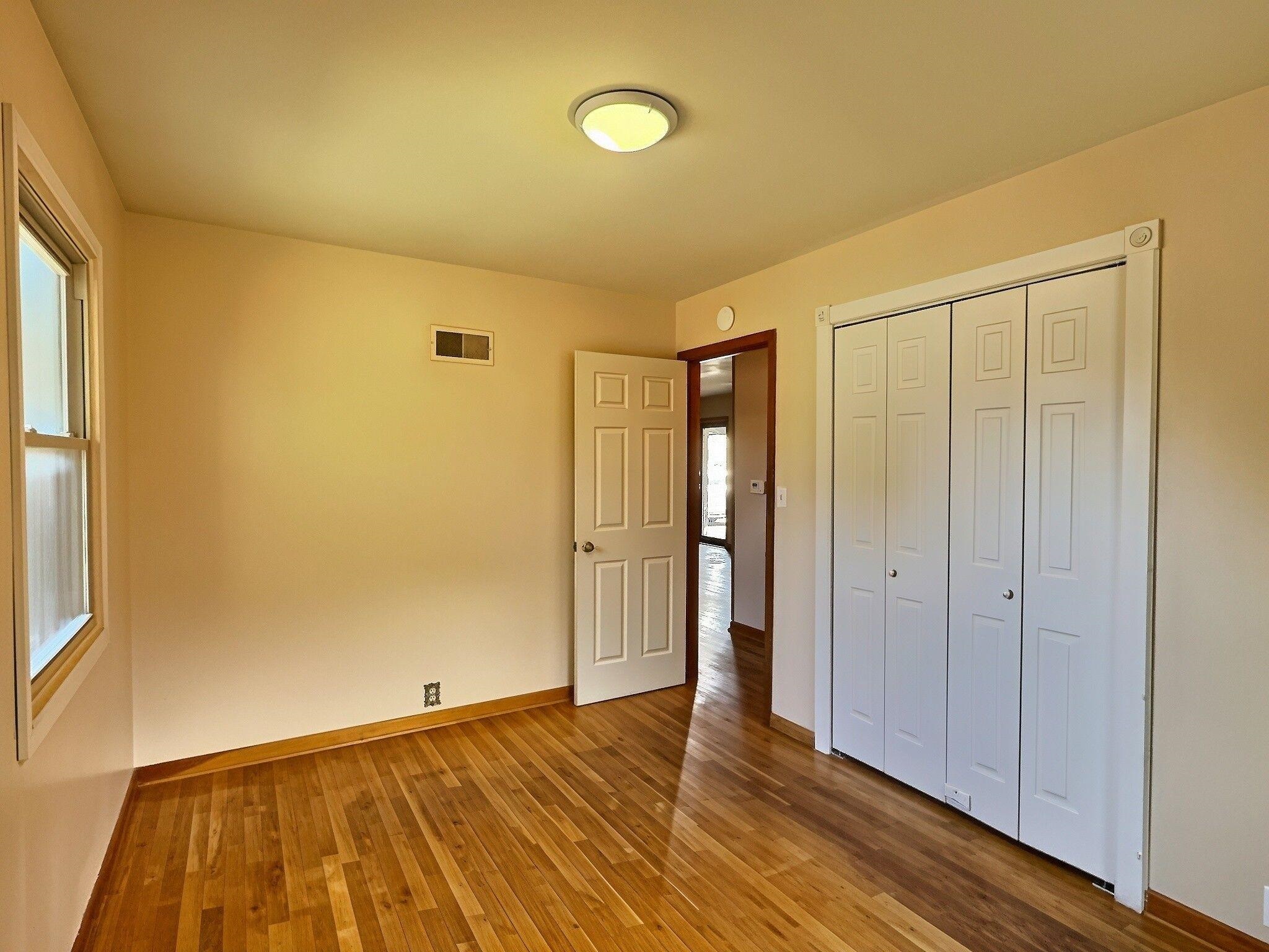 921 Lawrence Property Photo 13