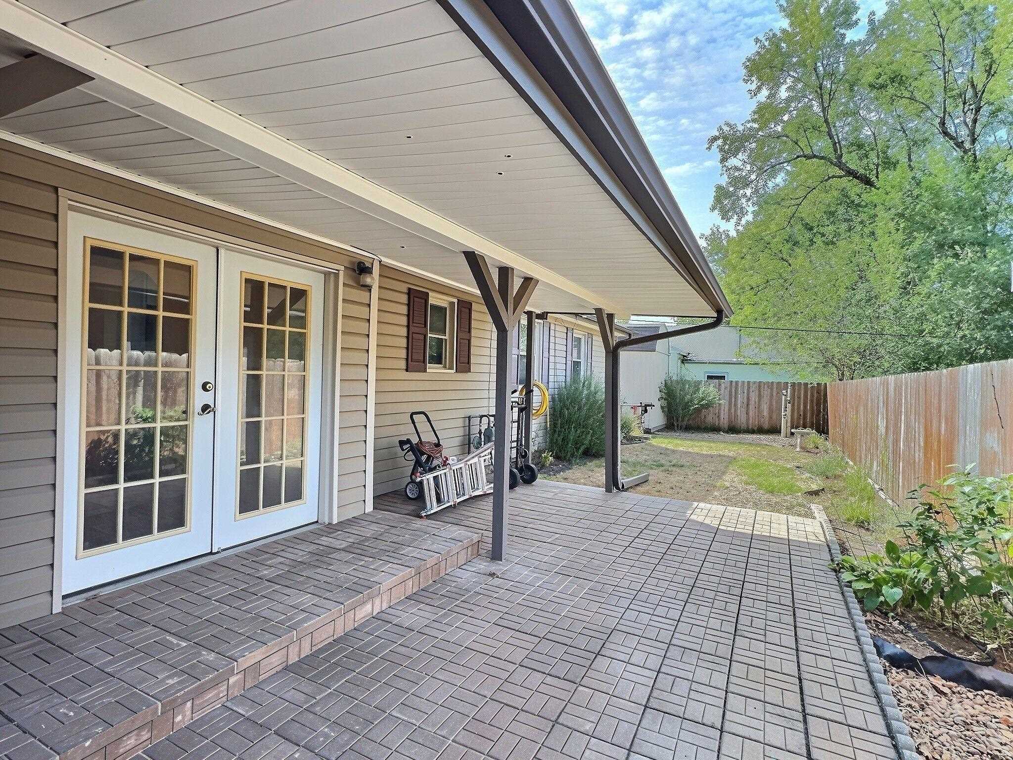921 Lawrence Property Photo 17