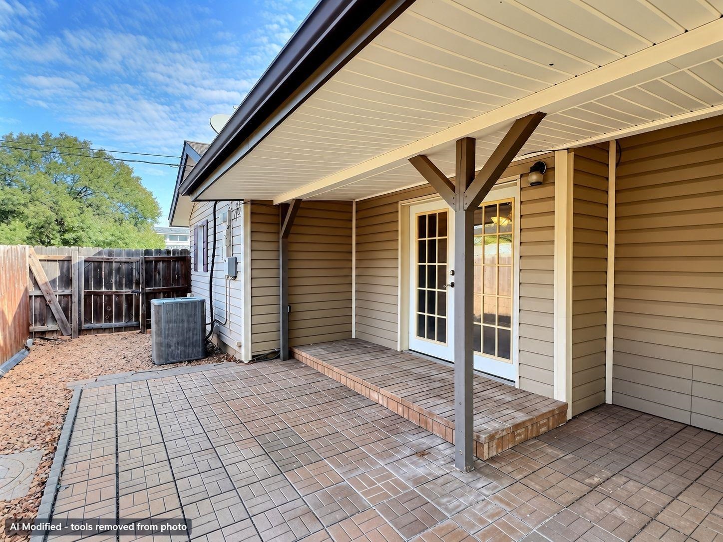 921 Lawrence Property Photo 18