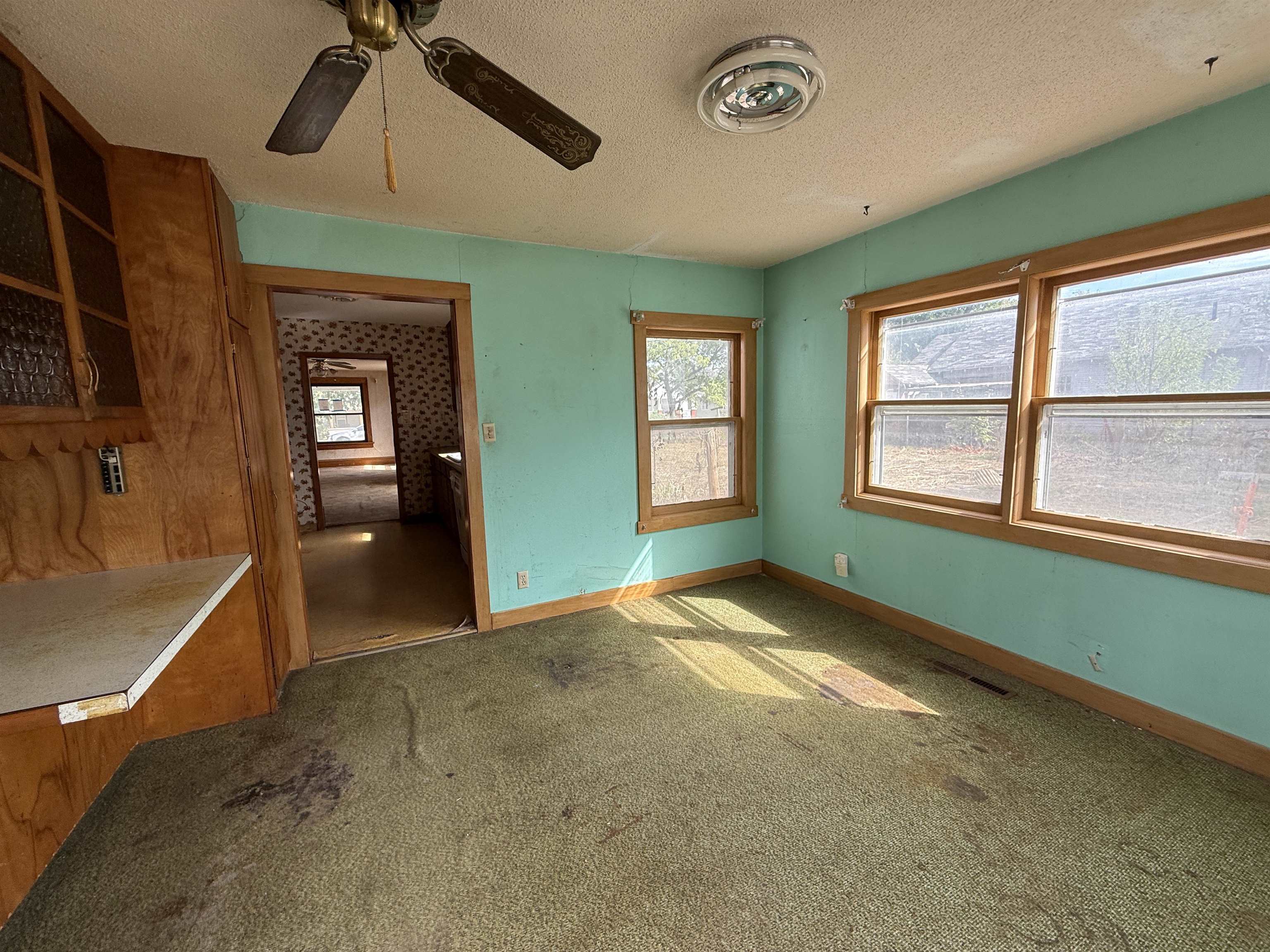 805 E 5th Ave Property Photo 5