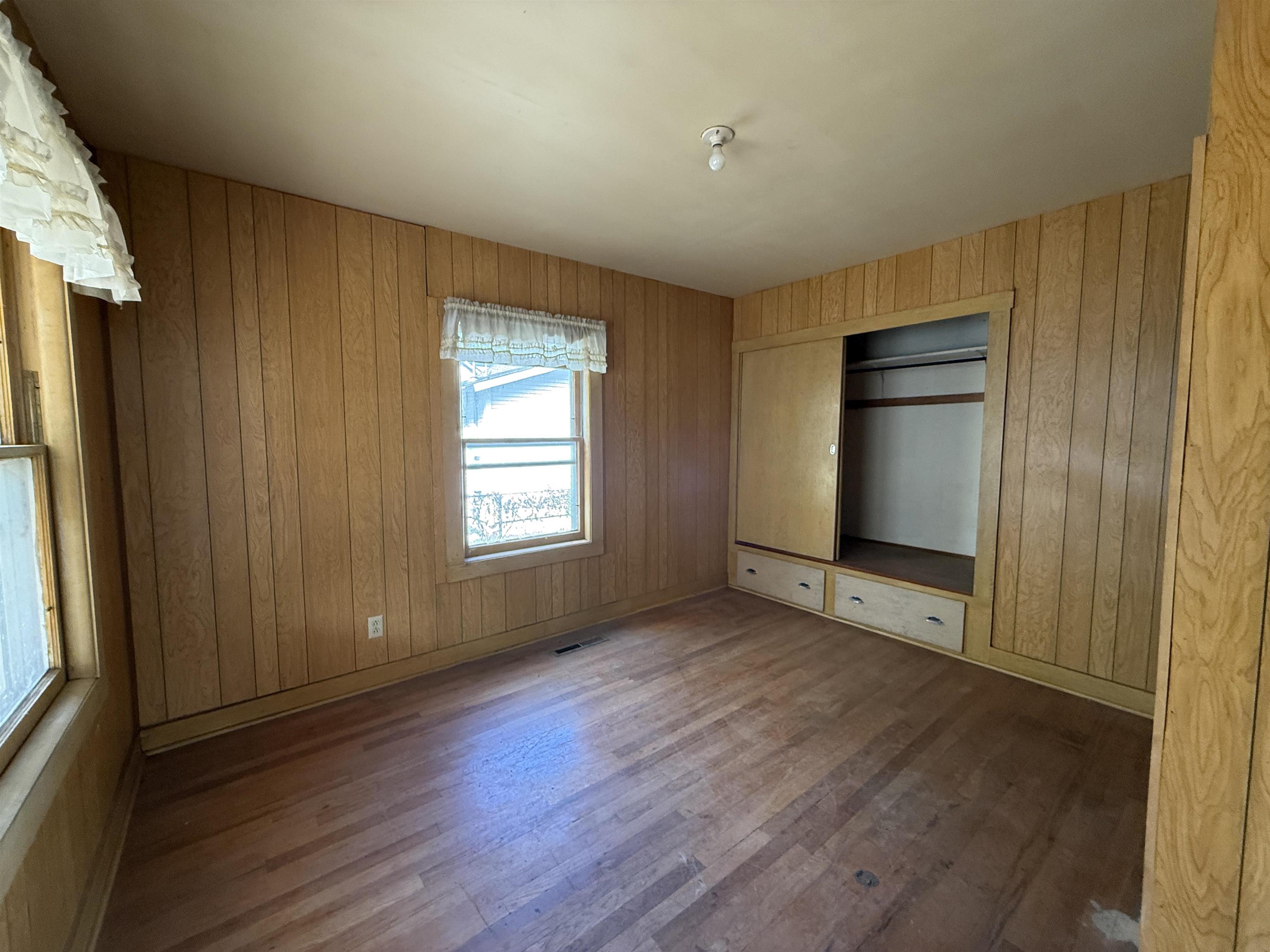 805 E 5th Ave Property Photo 6