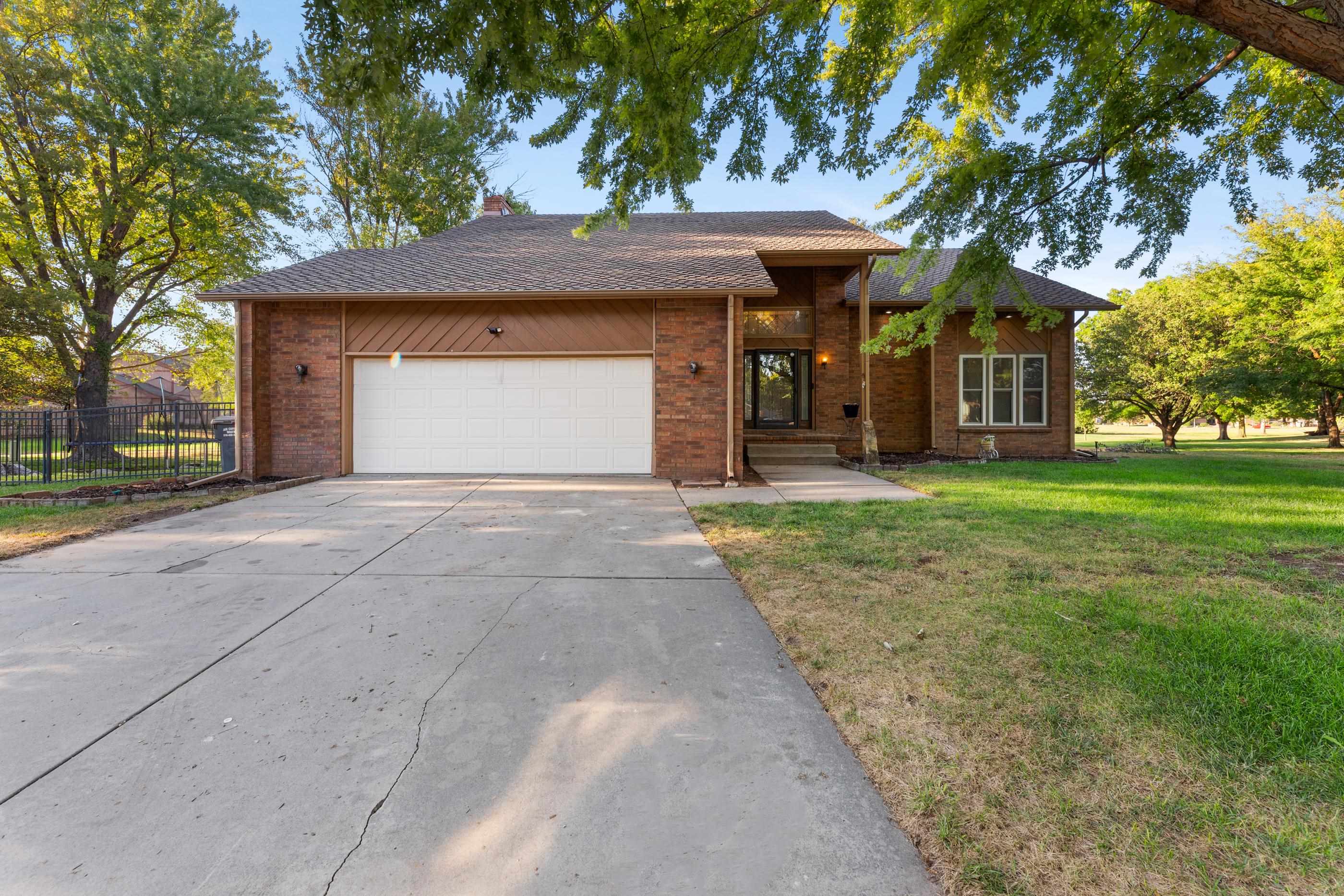 1513 N Valleyview Property Photo 1