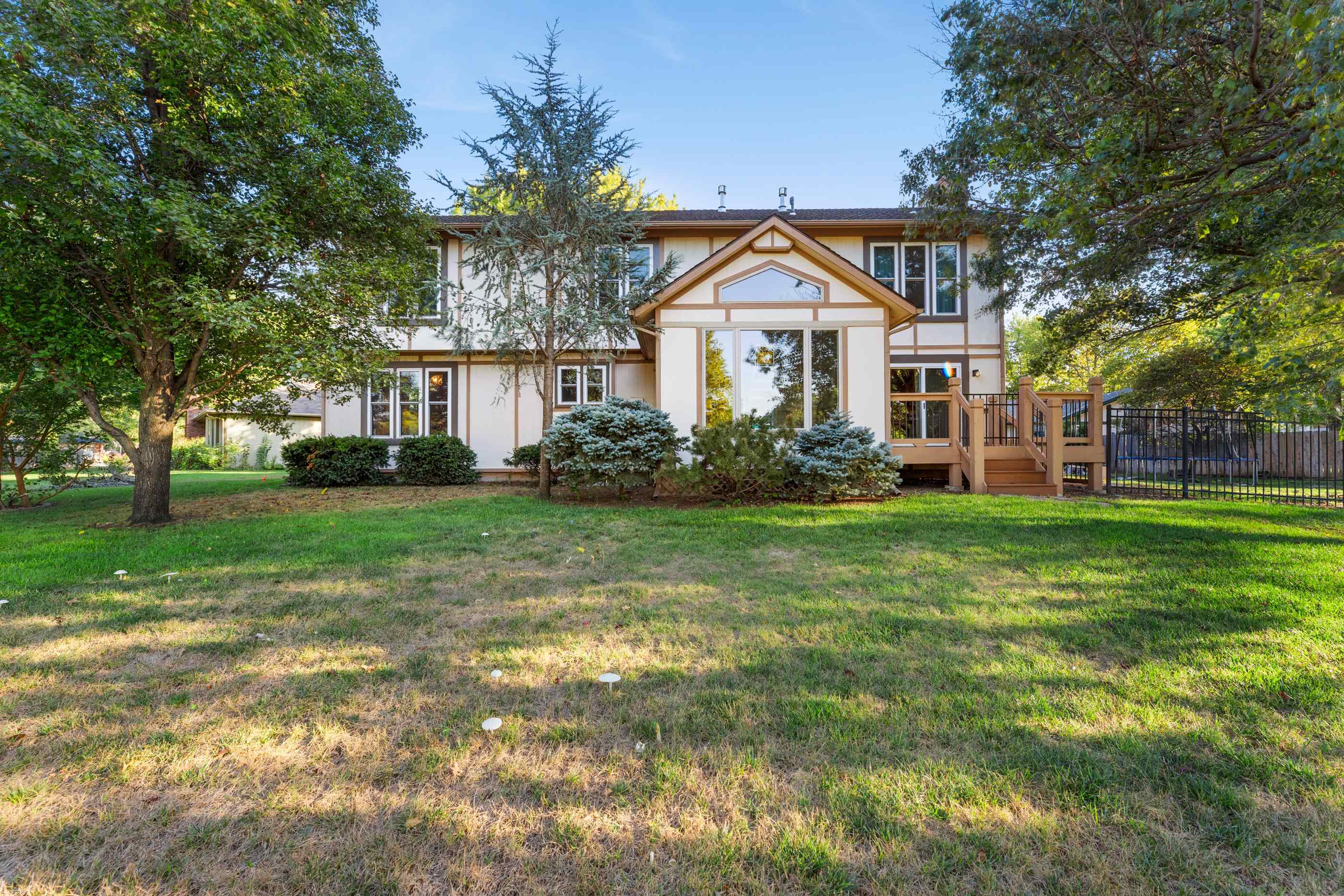 1513 N Valleyview Property Photo 3