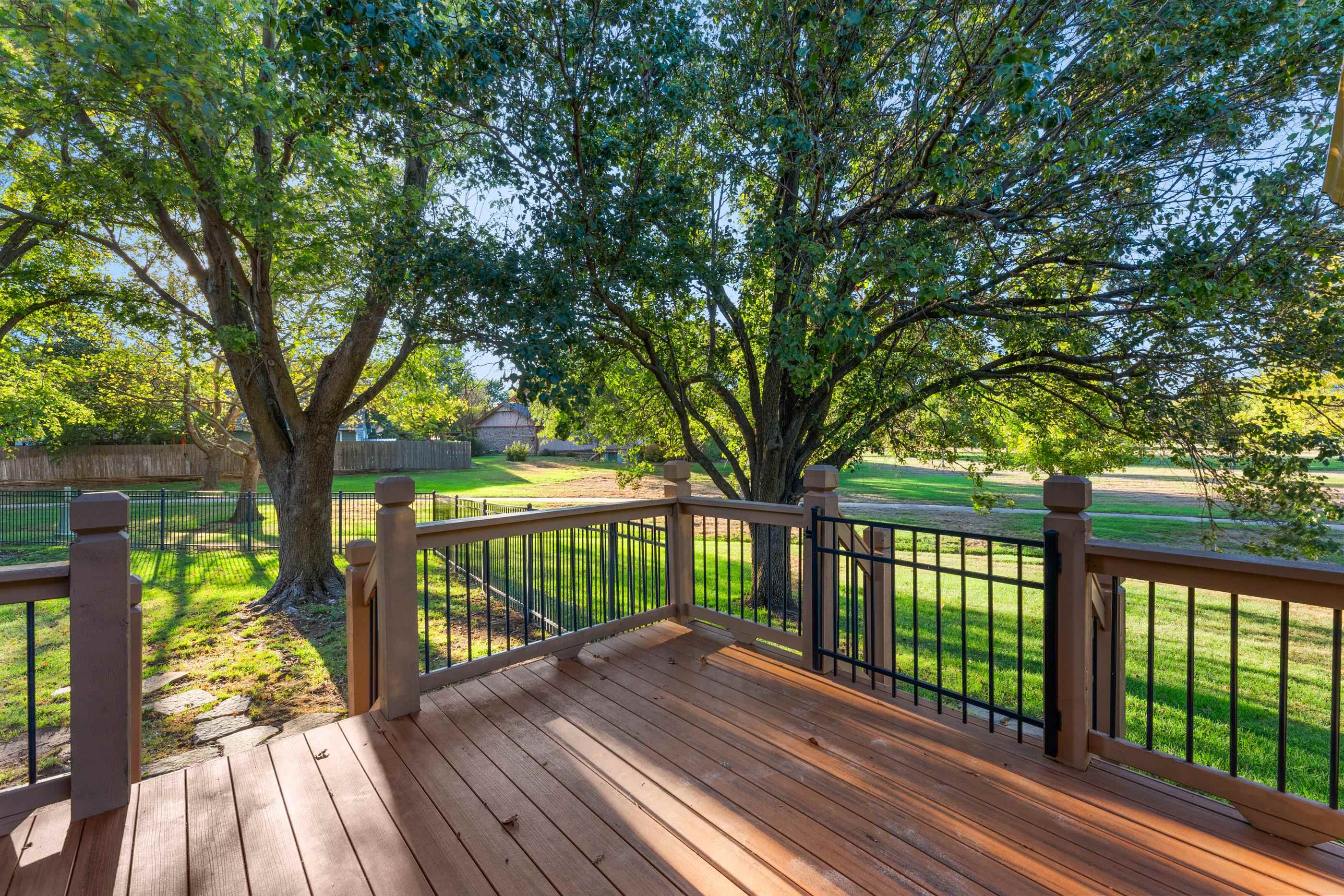 1513 N Valleyview Property Photo 4