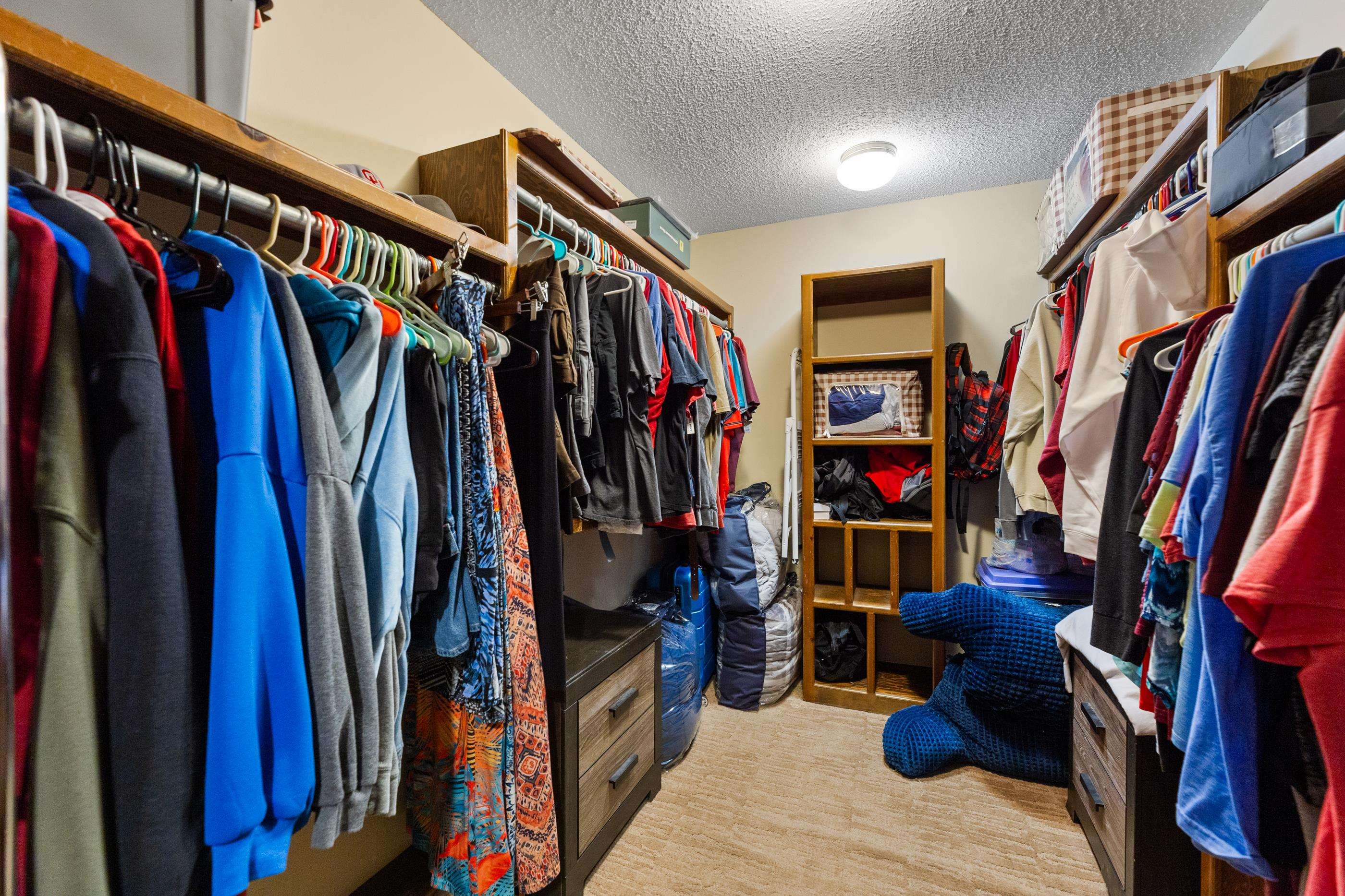 1513 N Valleyview Property Photo 22