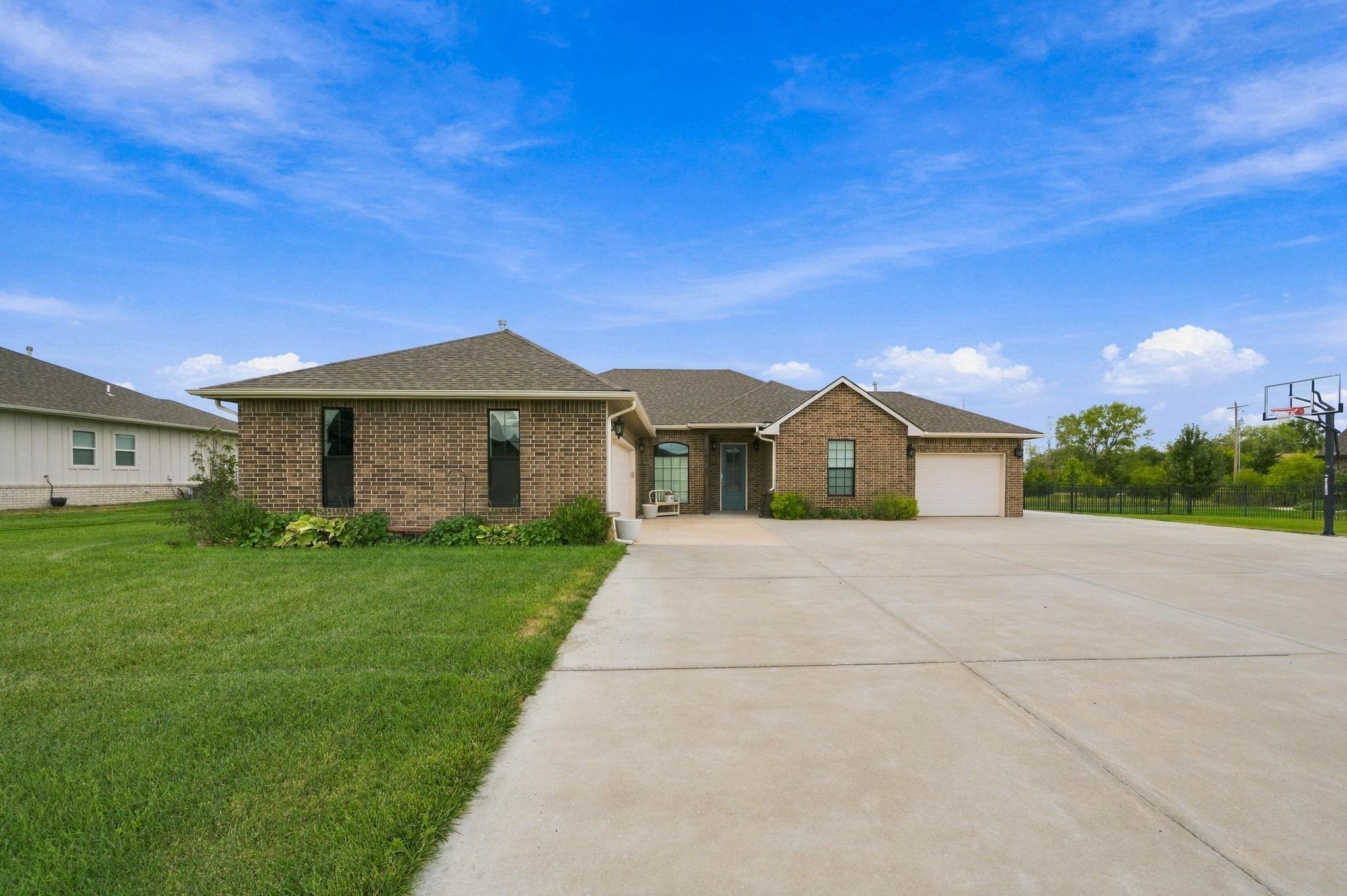 1509 E Elk Ridge Property Photo 2