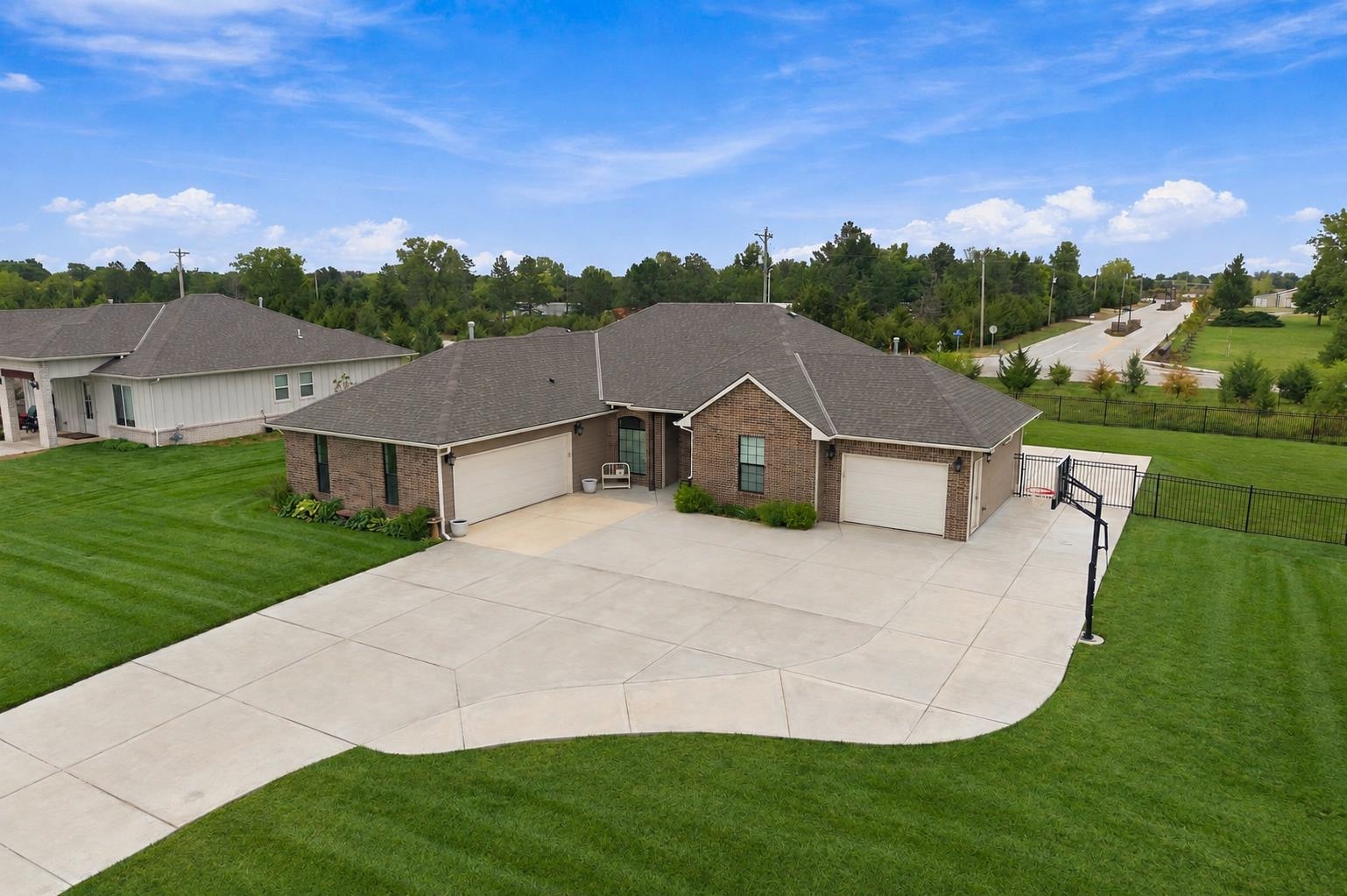 1509 E Elk Ridge Property Photo 2