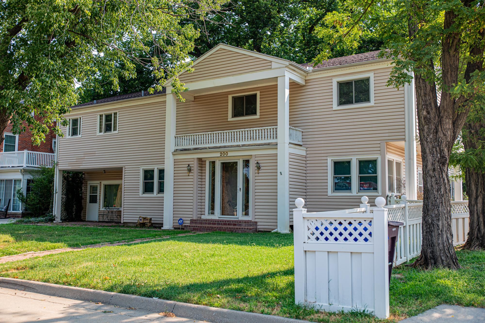 200 N Lakeside Property Photo 1