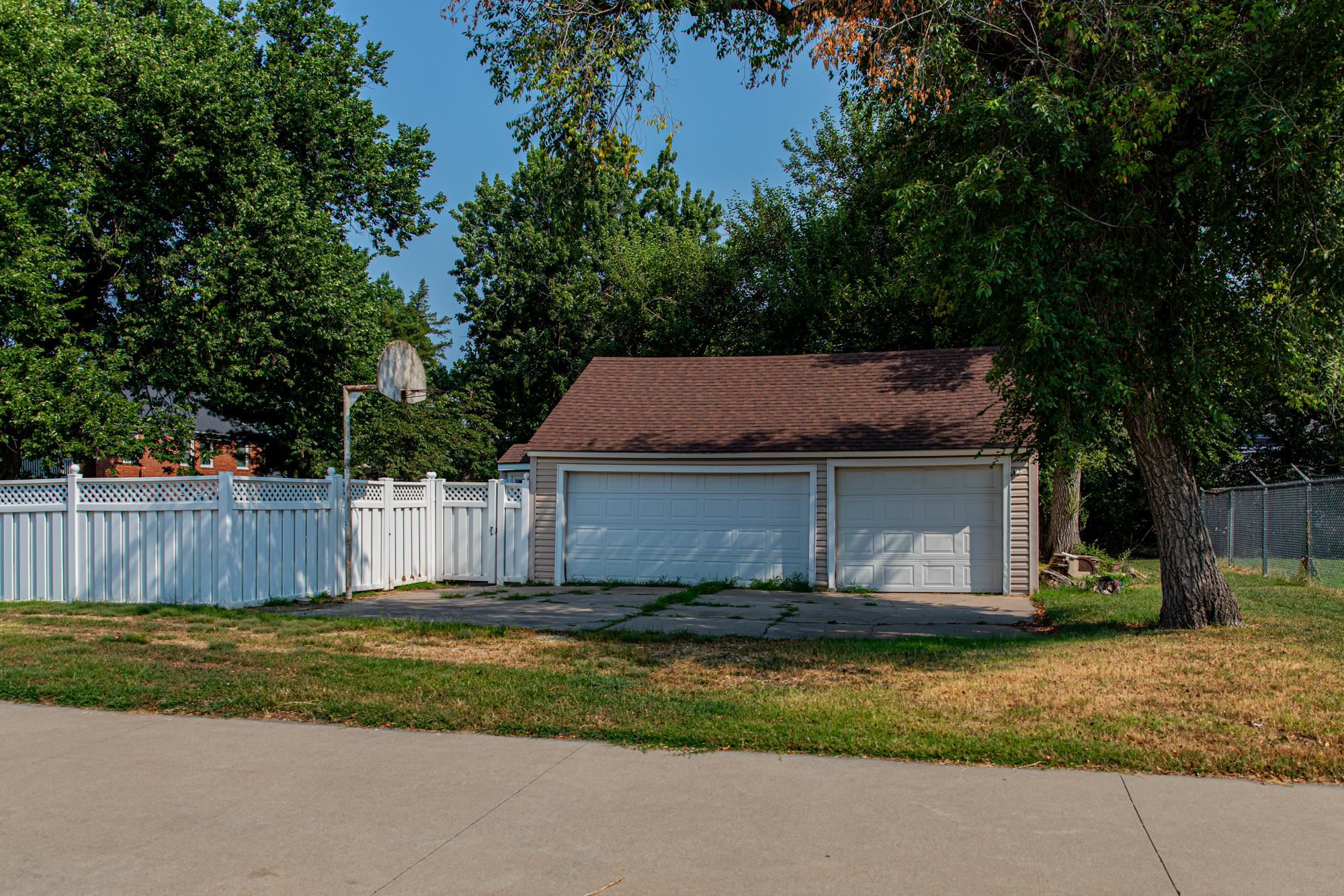 200 N Lakeside Property Photo 6