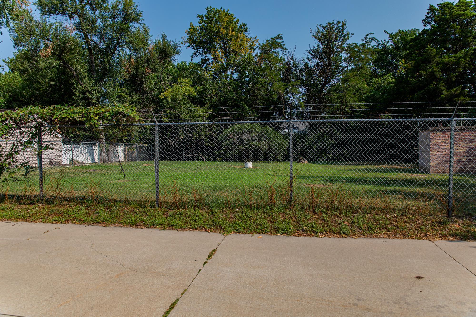 200 N Lakeside Property Photo 8