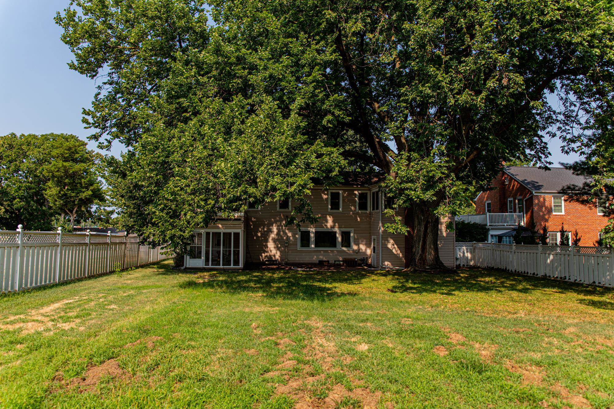 200 N Lakeside Property Photo 10