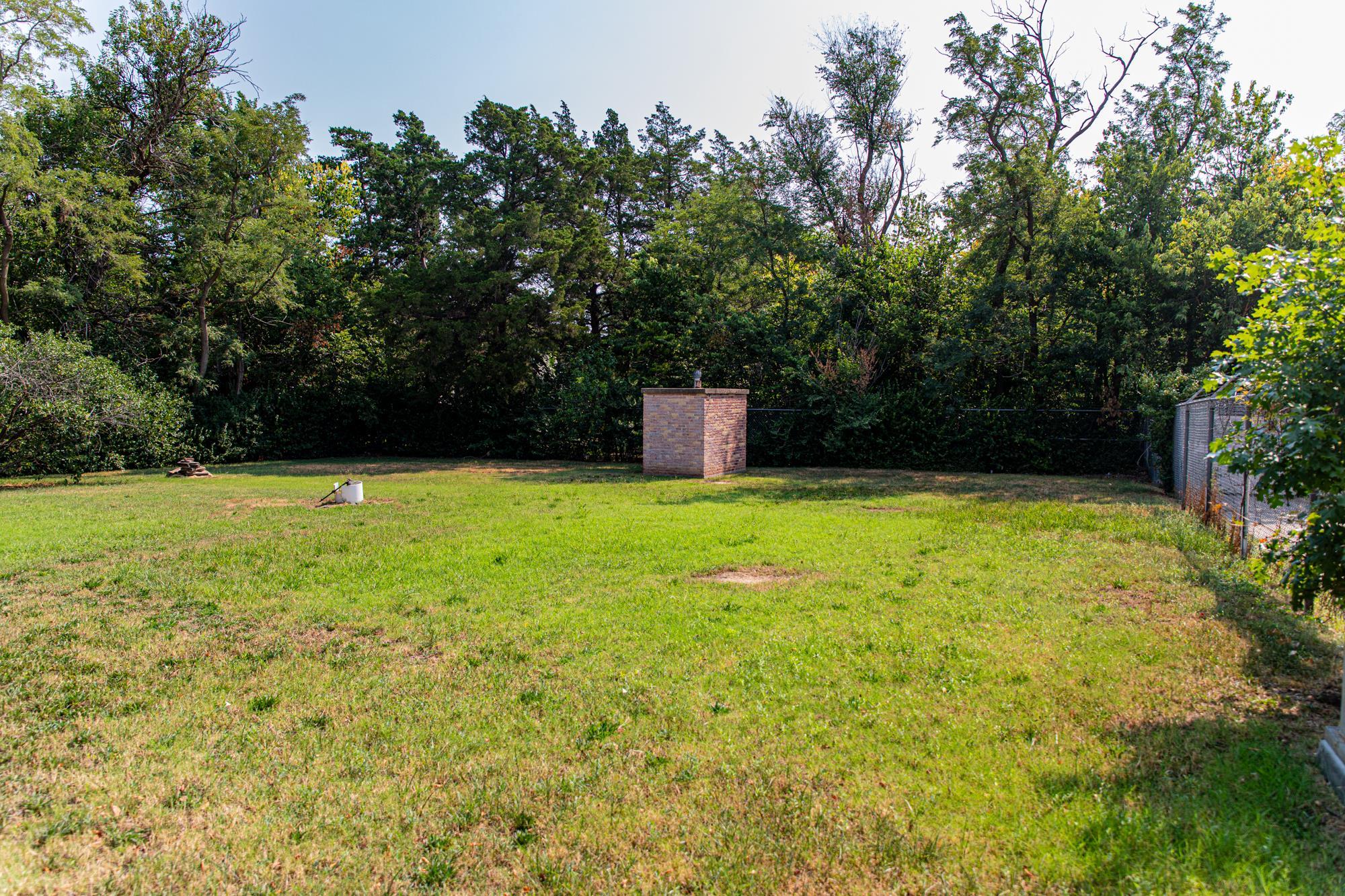 200 N Lakeside Property Photo 12