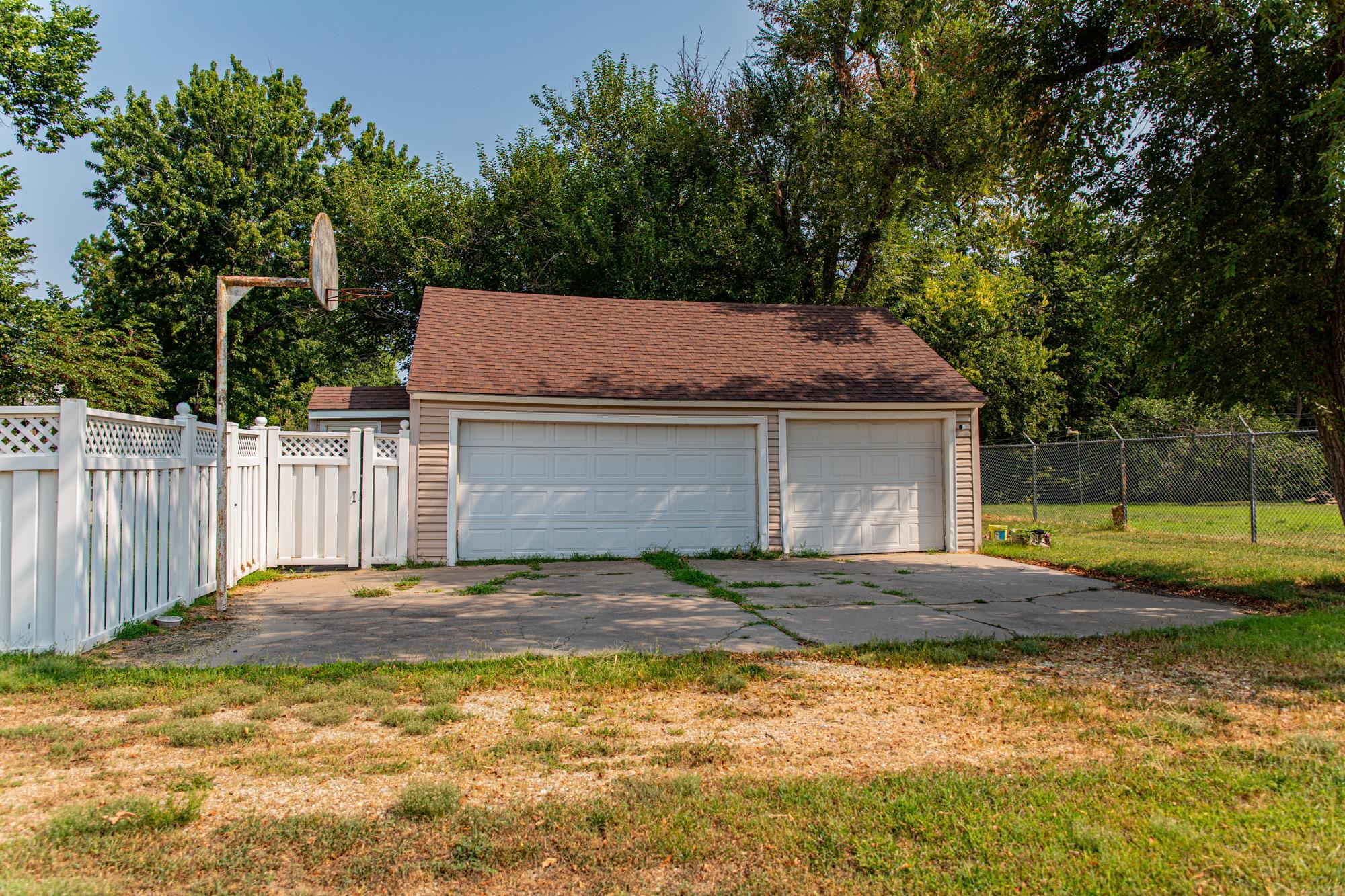 200 N Lakeside Property Photo 13