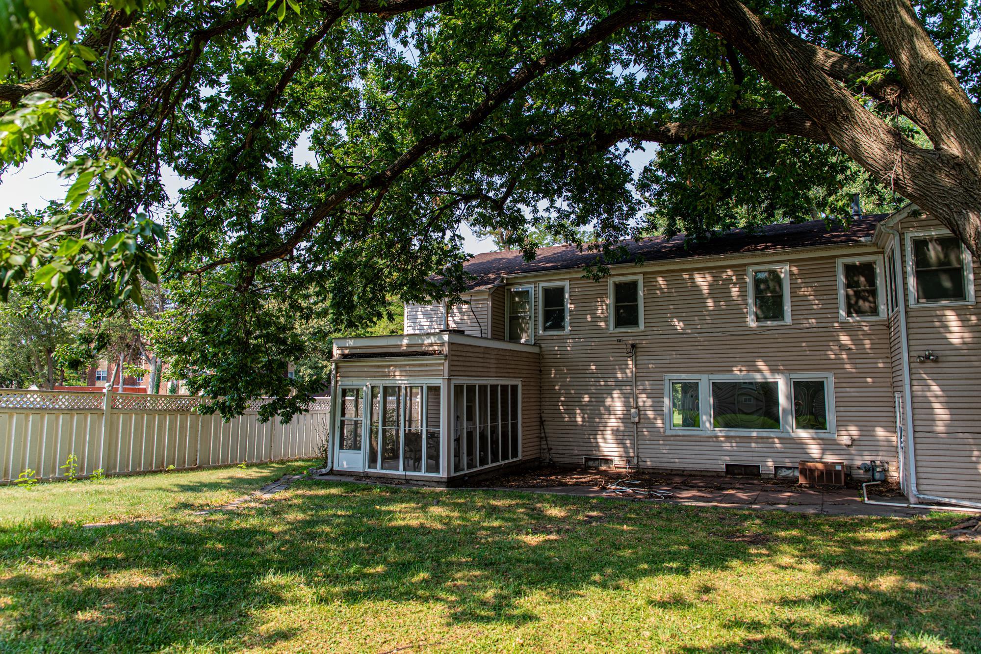 200 N Lakeside Property Photo 14