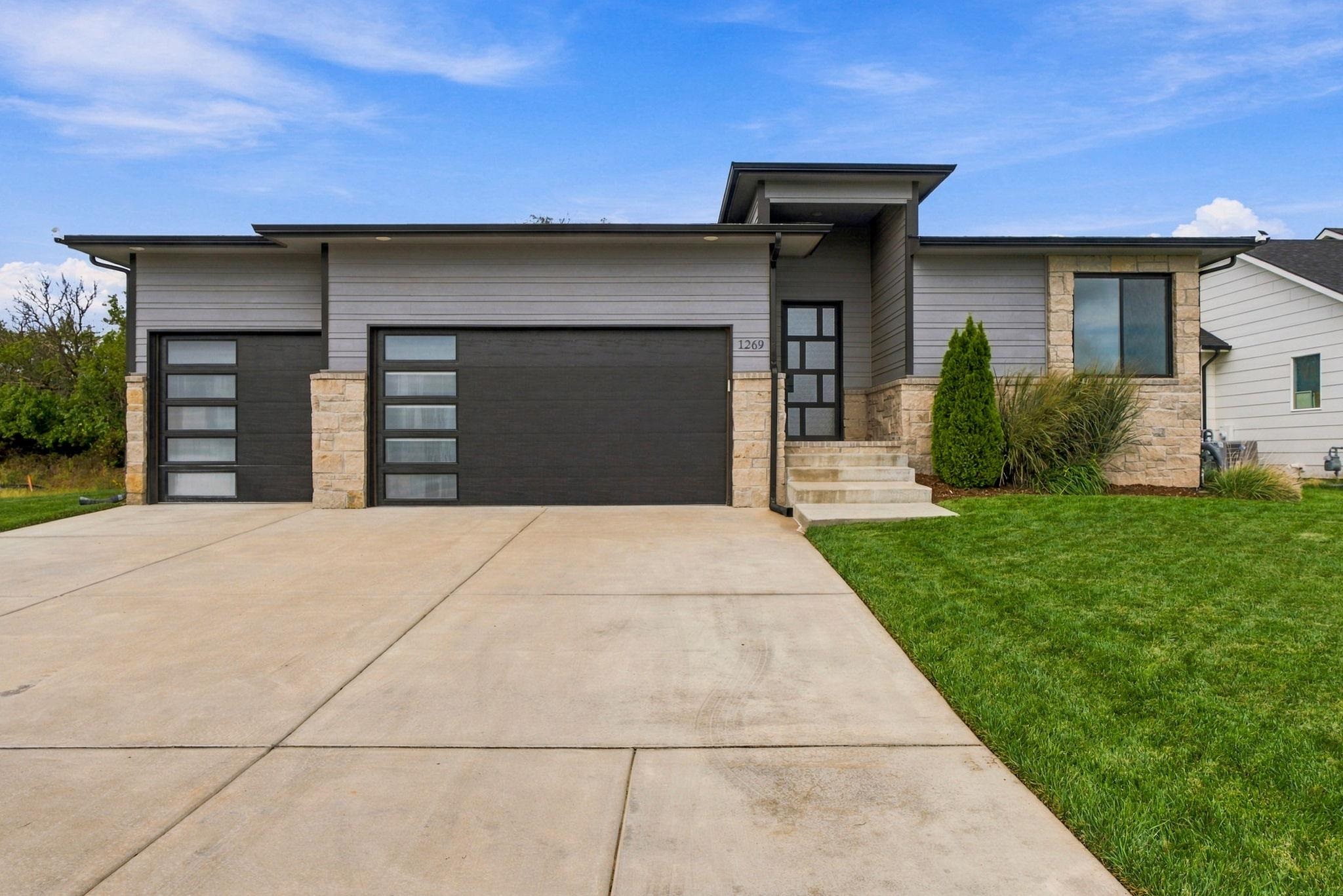 1269 S Crabtree Property Photo 1