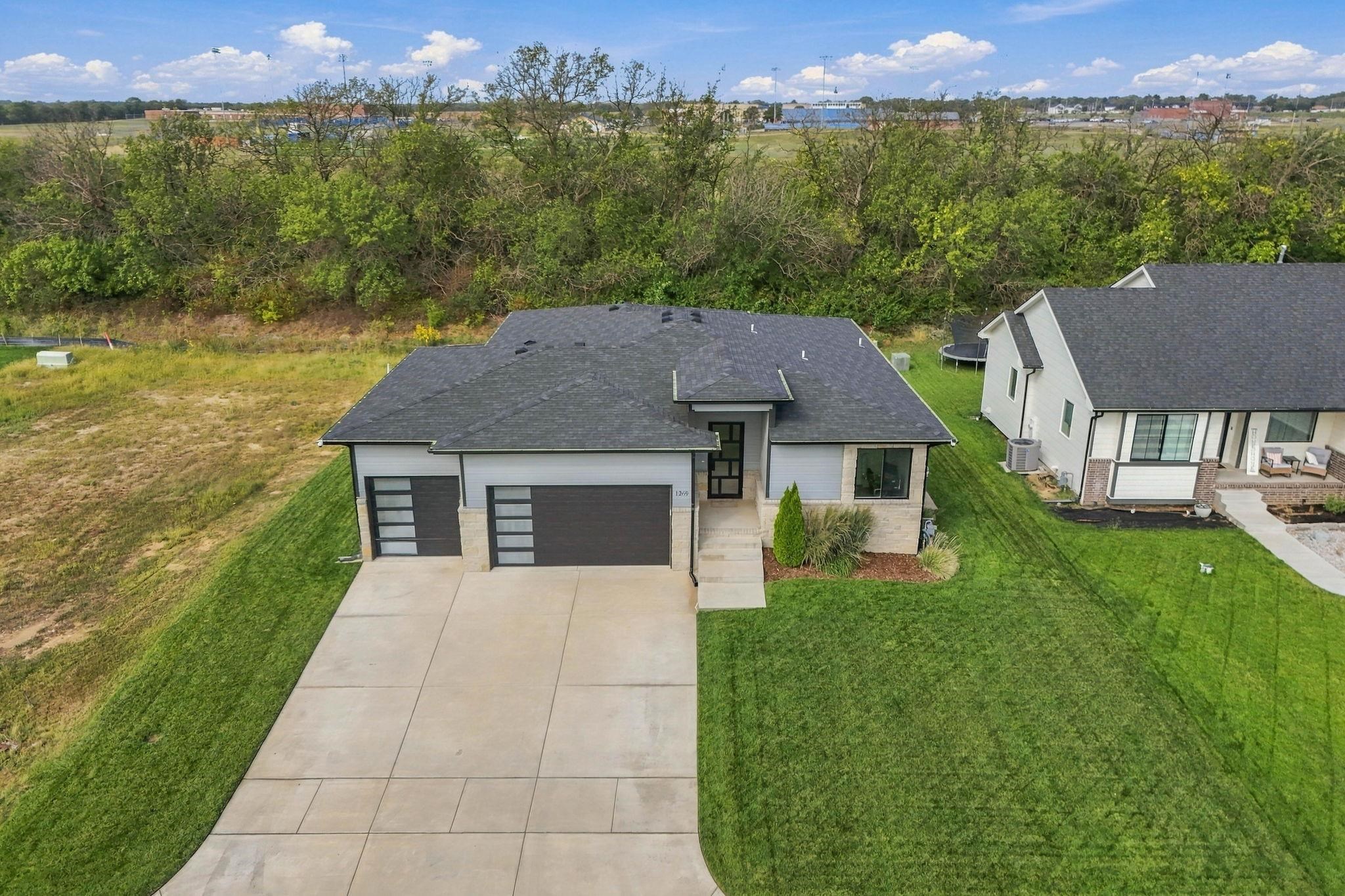 1269 S Crabtree Property Photo 4