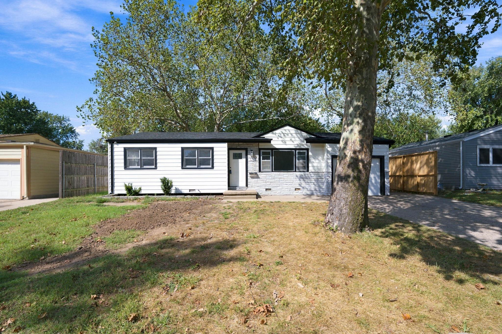 1715 N Joann St Property Photo 1