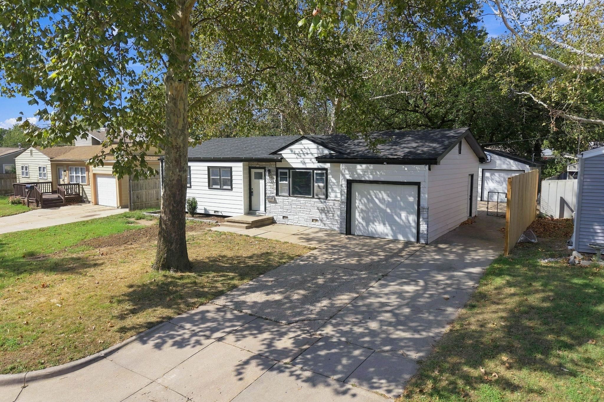 1715 N Joann St Property Photo 3