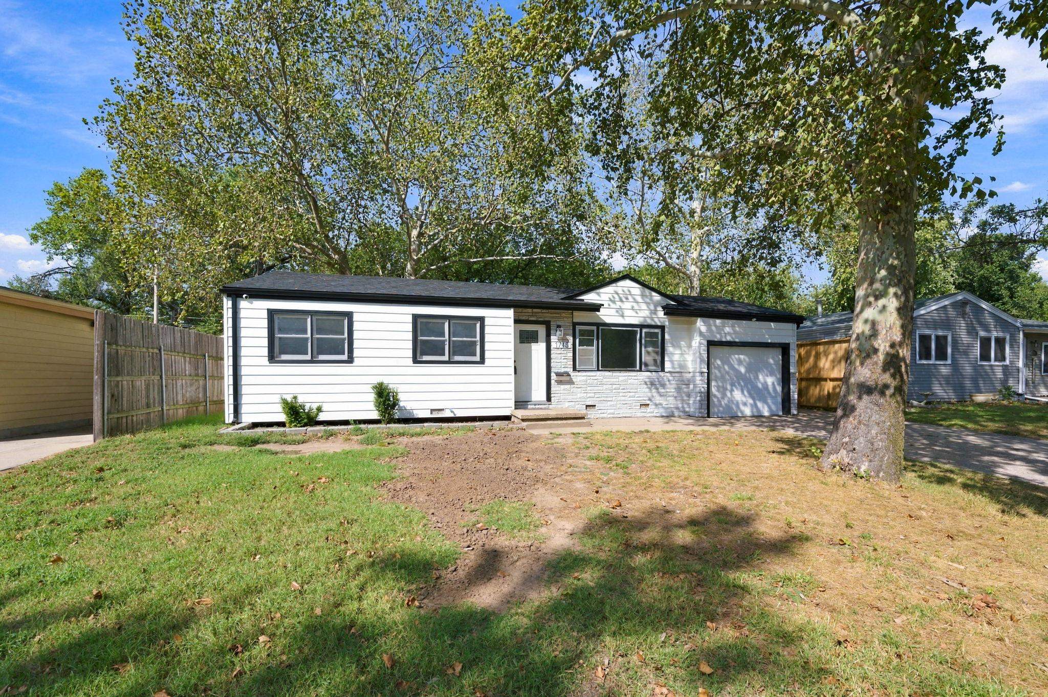 1715 N Joann St Property Photo 4