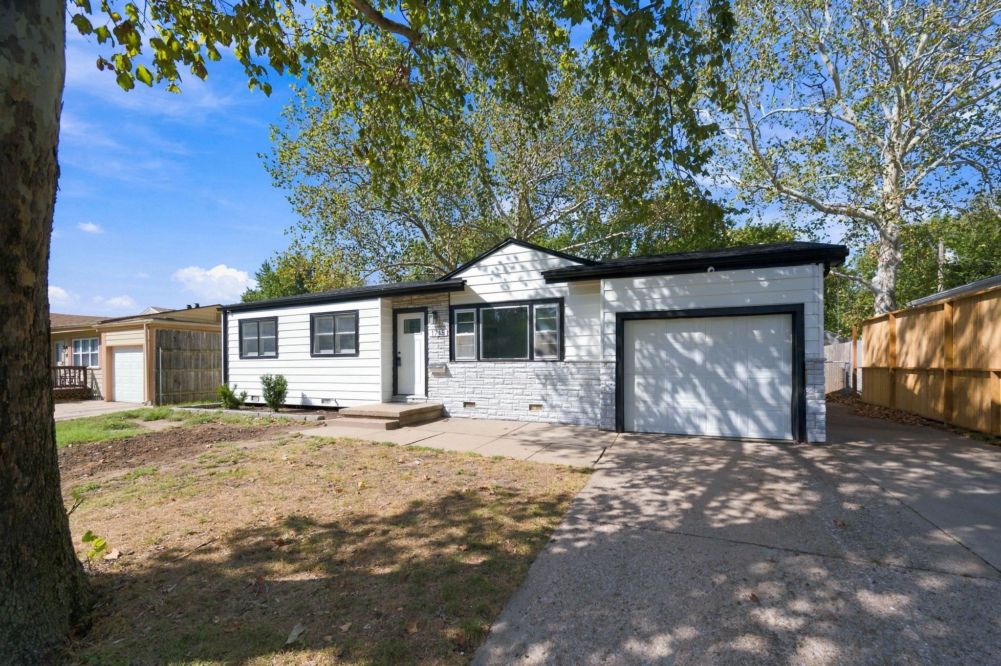1715 N Joann St Property Photo 5