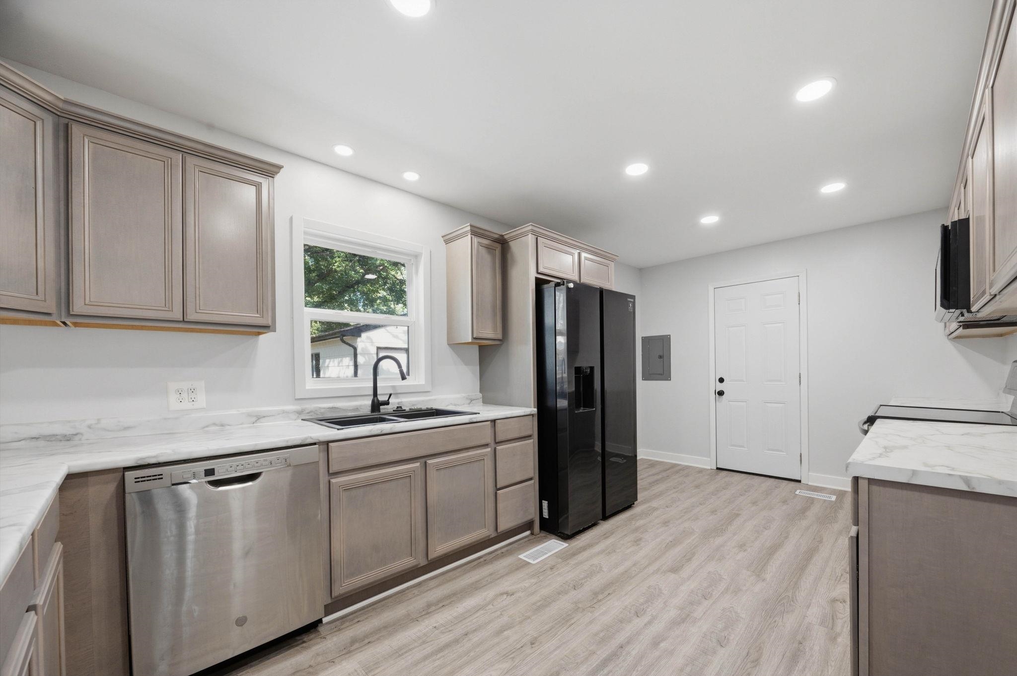 1715 N Joann St Property Photo 11