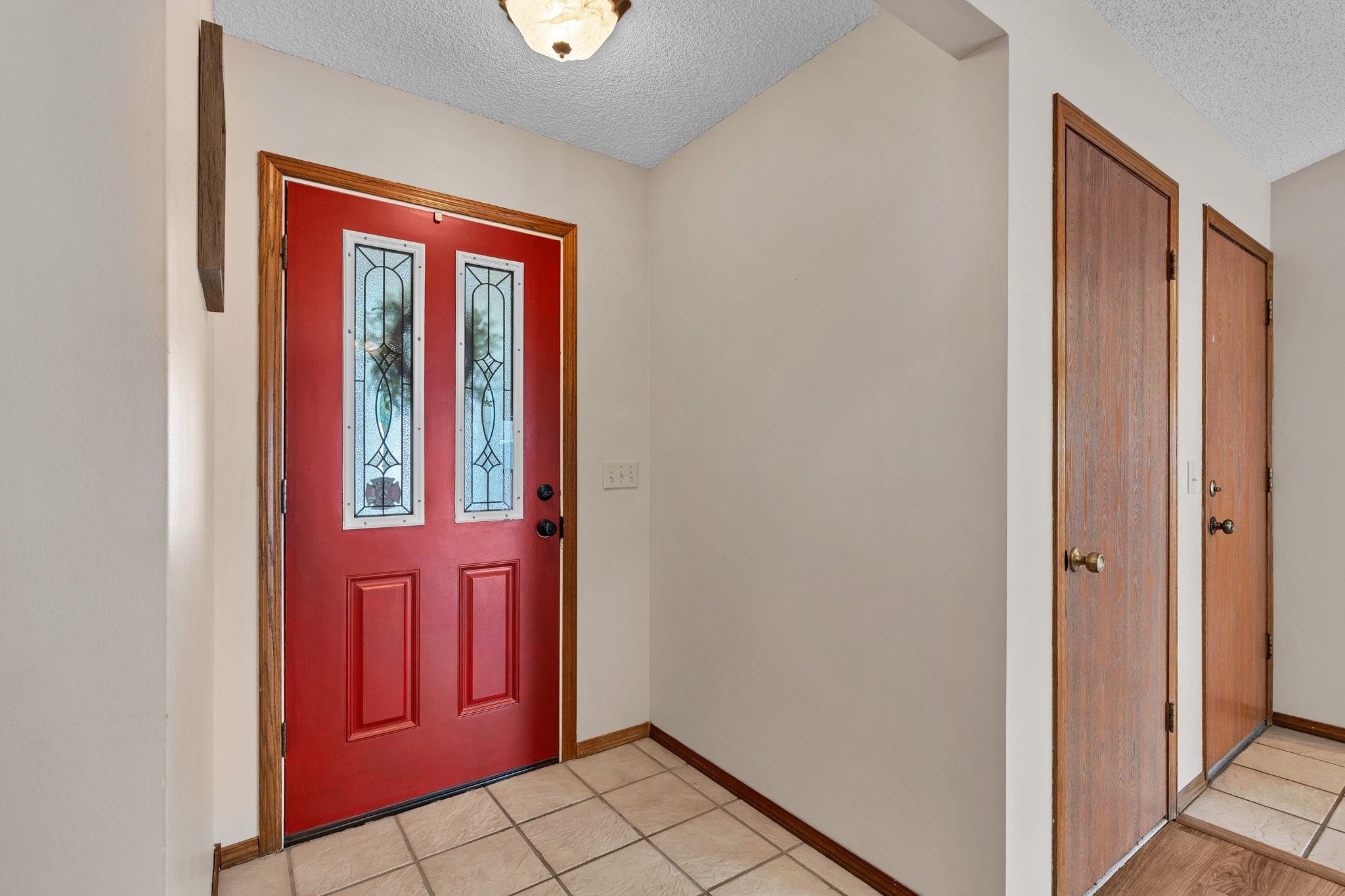 2048 N Murray St Property Photo 4
