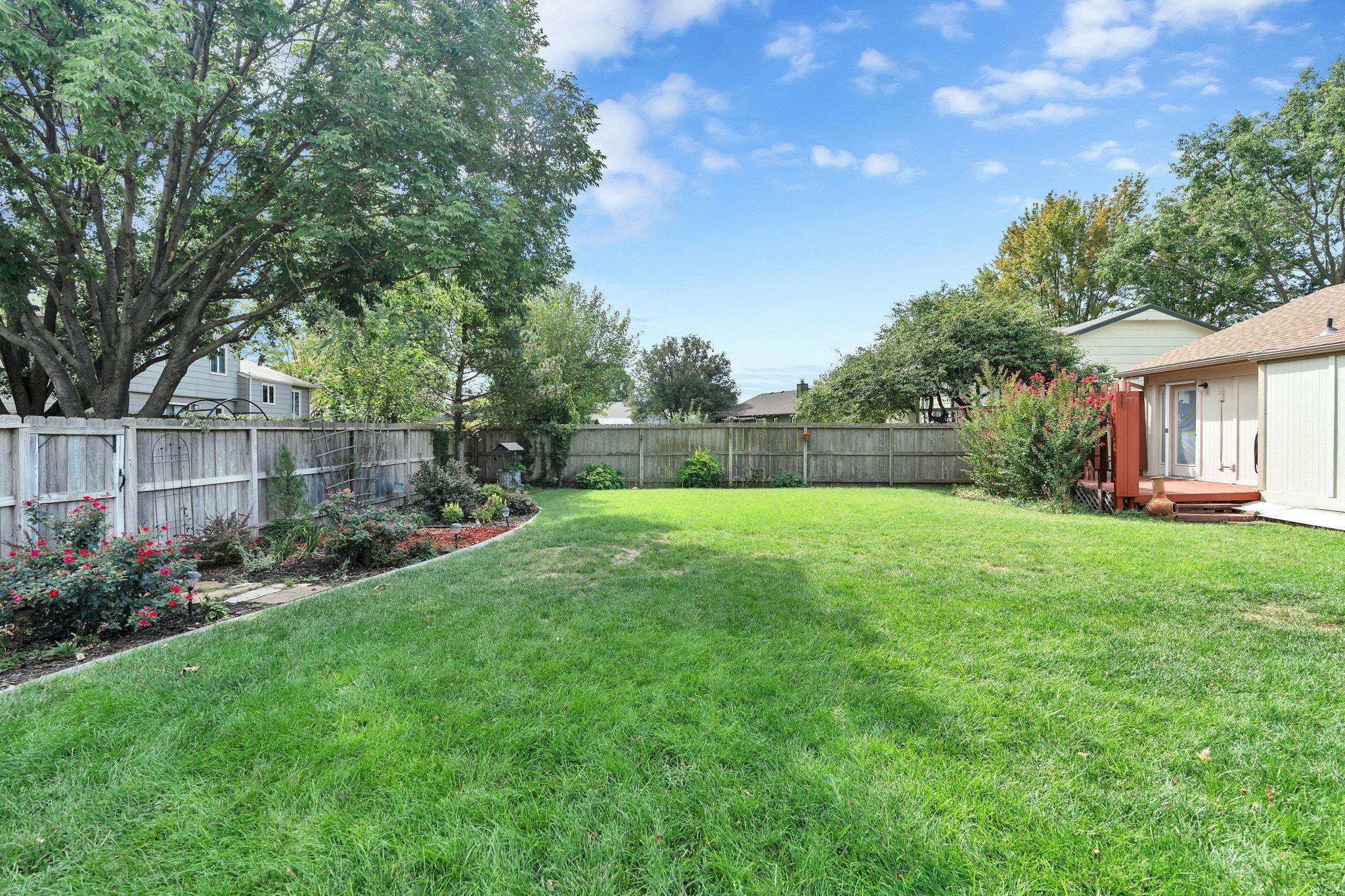 2048 N Murray St Property Photo 27