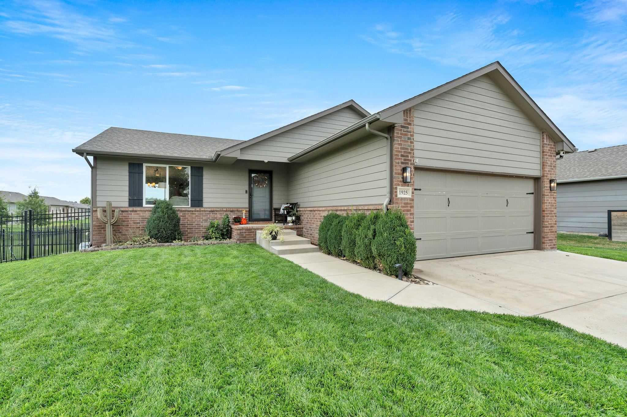 1925 N Bellick Ct Property Photo 3