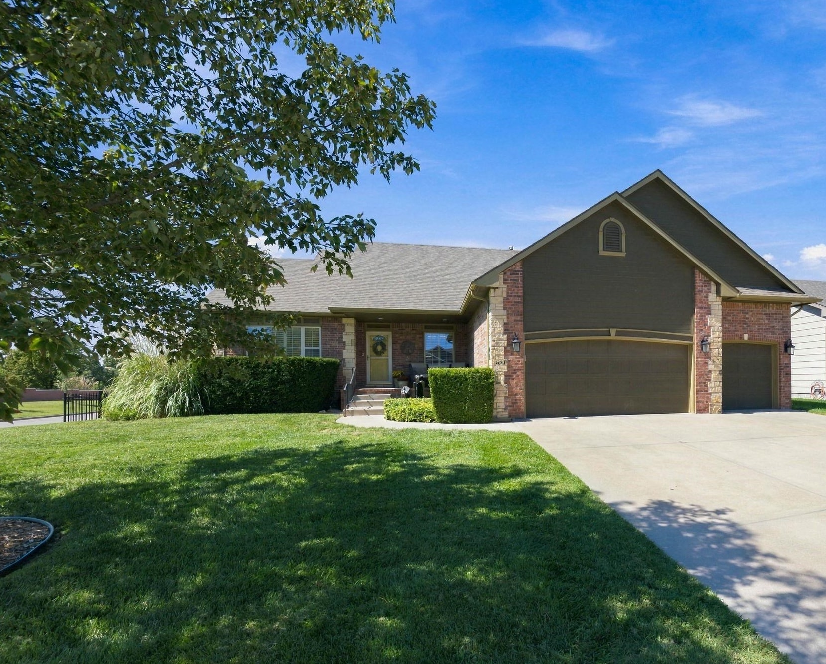 521 S Creekside Property Photo 1
