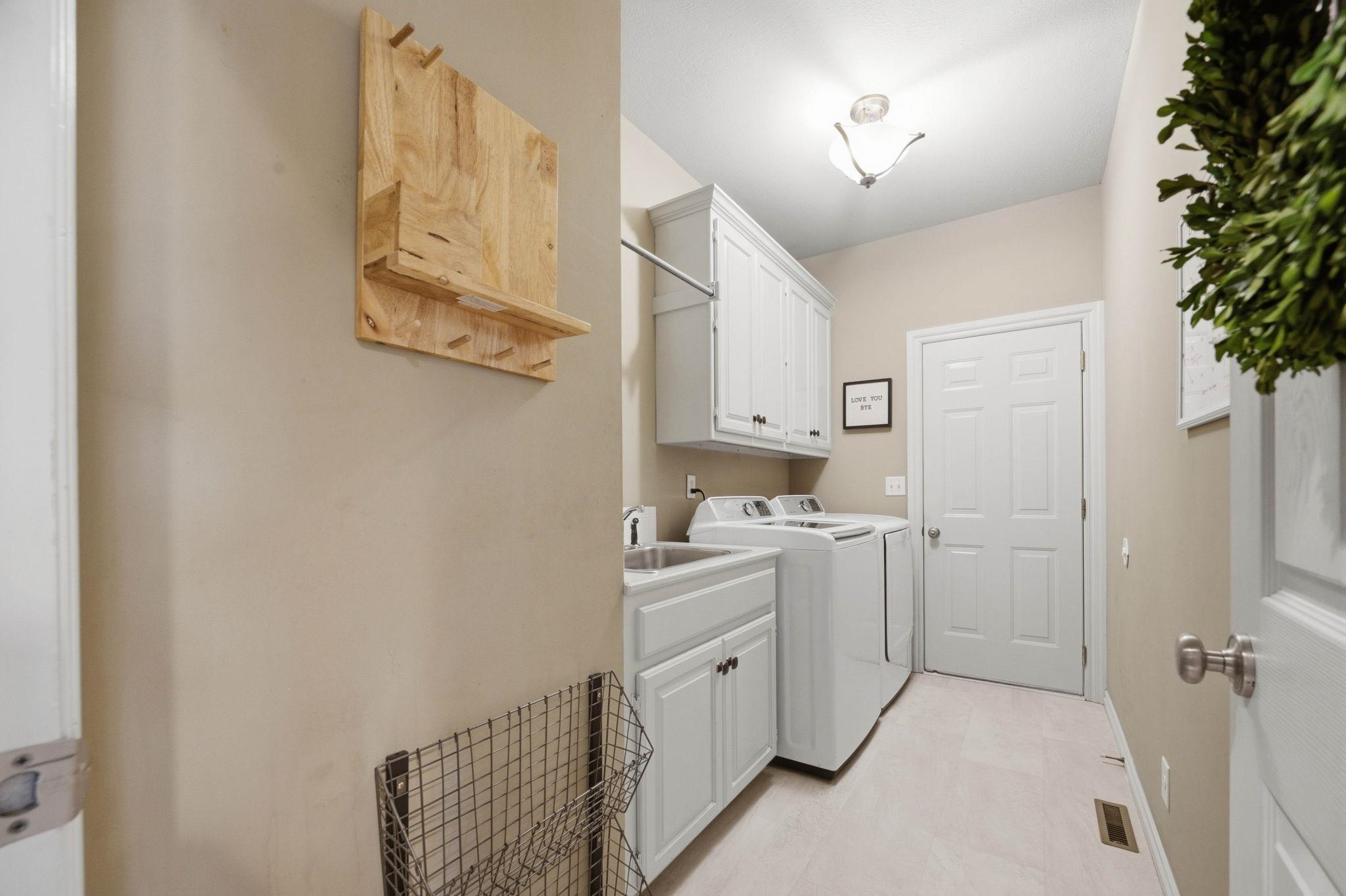 521 S Creekside Property Photo 22