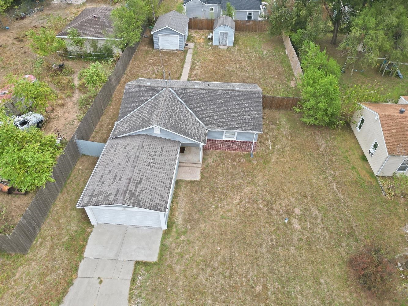 740 N Boyd Ave Property Photo 35