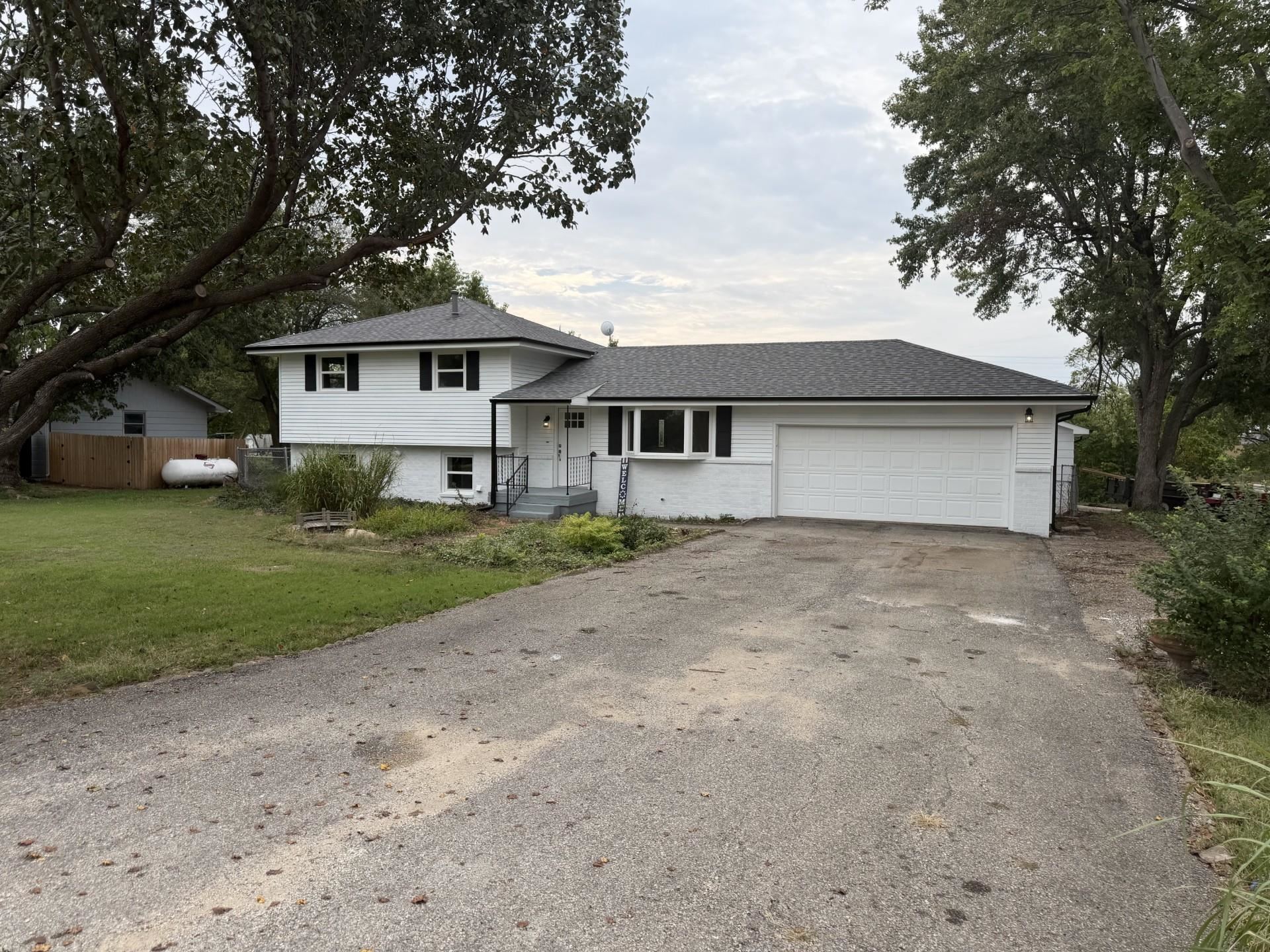349 Robson Property Photo 1