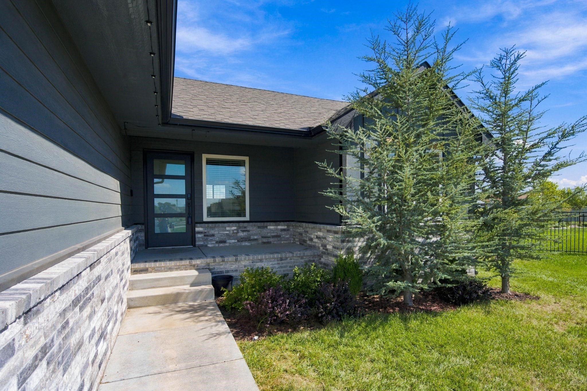 2421 E Velvet Leaf Property Photo 4