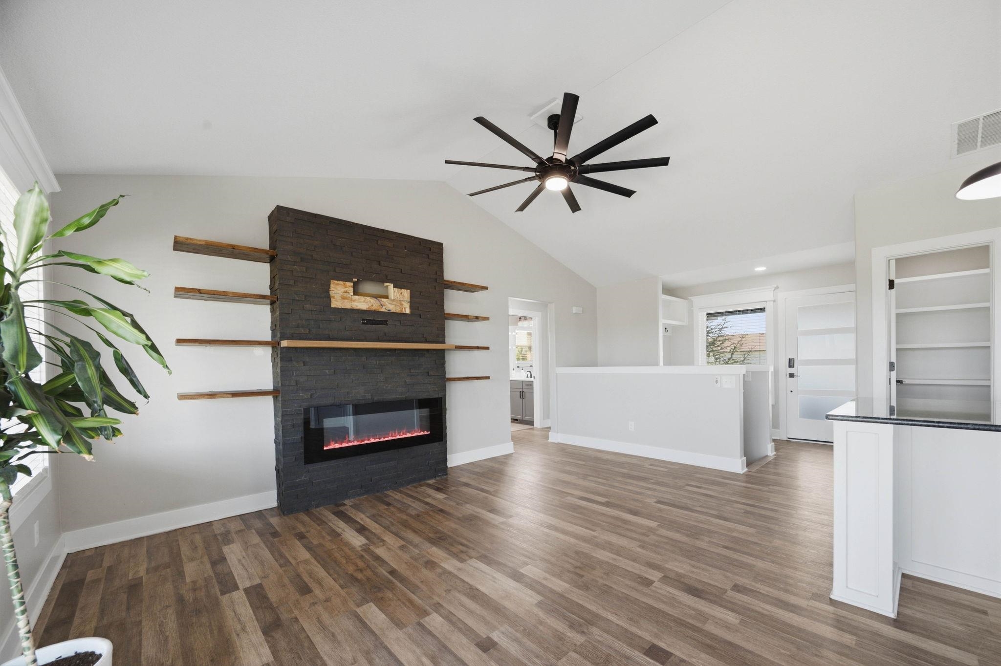 2421 E Velvet Leaf Property Photo 6