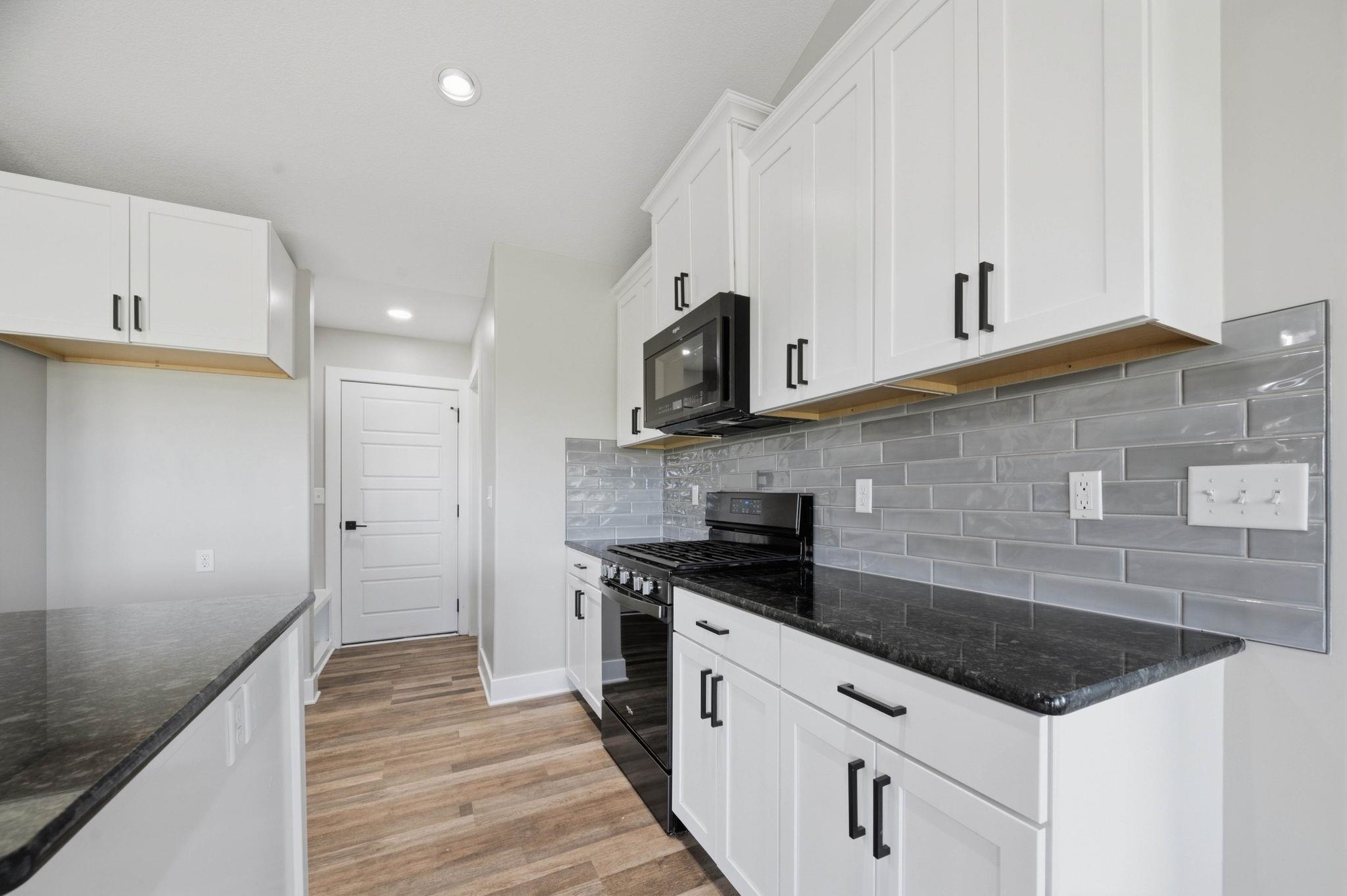2421 E Velvet Leaf Property Photo 8