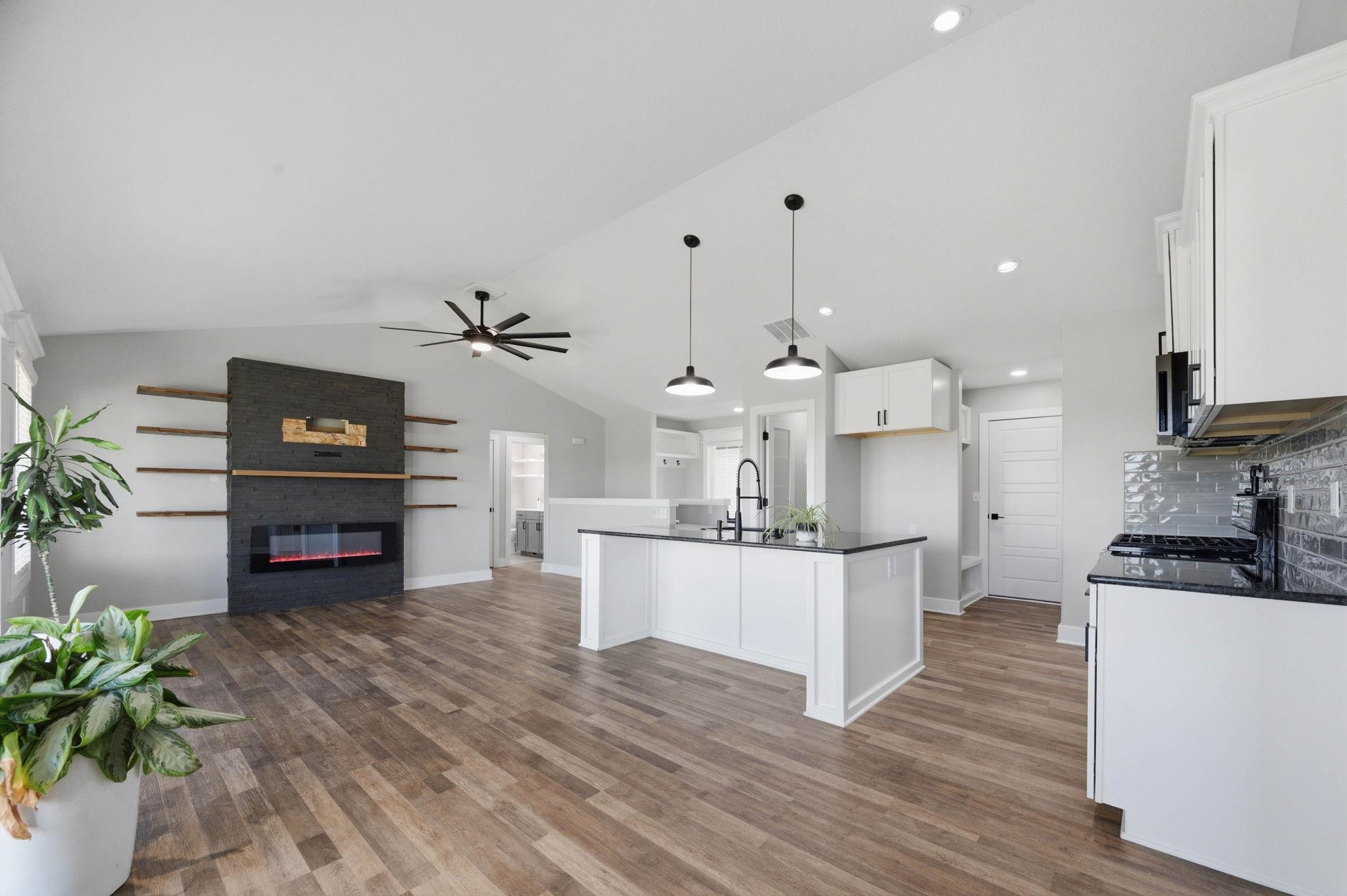 2421 E Velvet Leaf Property Photo 11