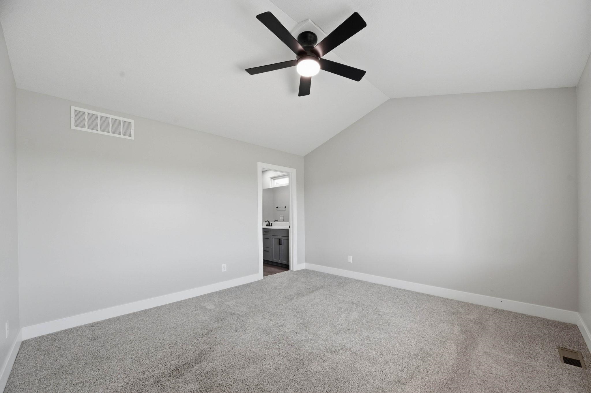 2421 E Velvet Leaf Property Photo 13