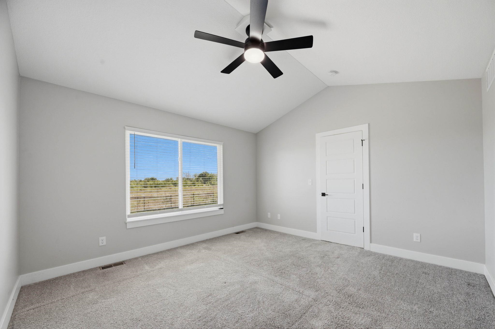 2421 E Velvet Leaf Property Photo 14