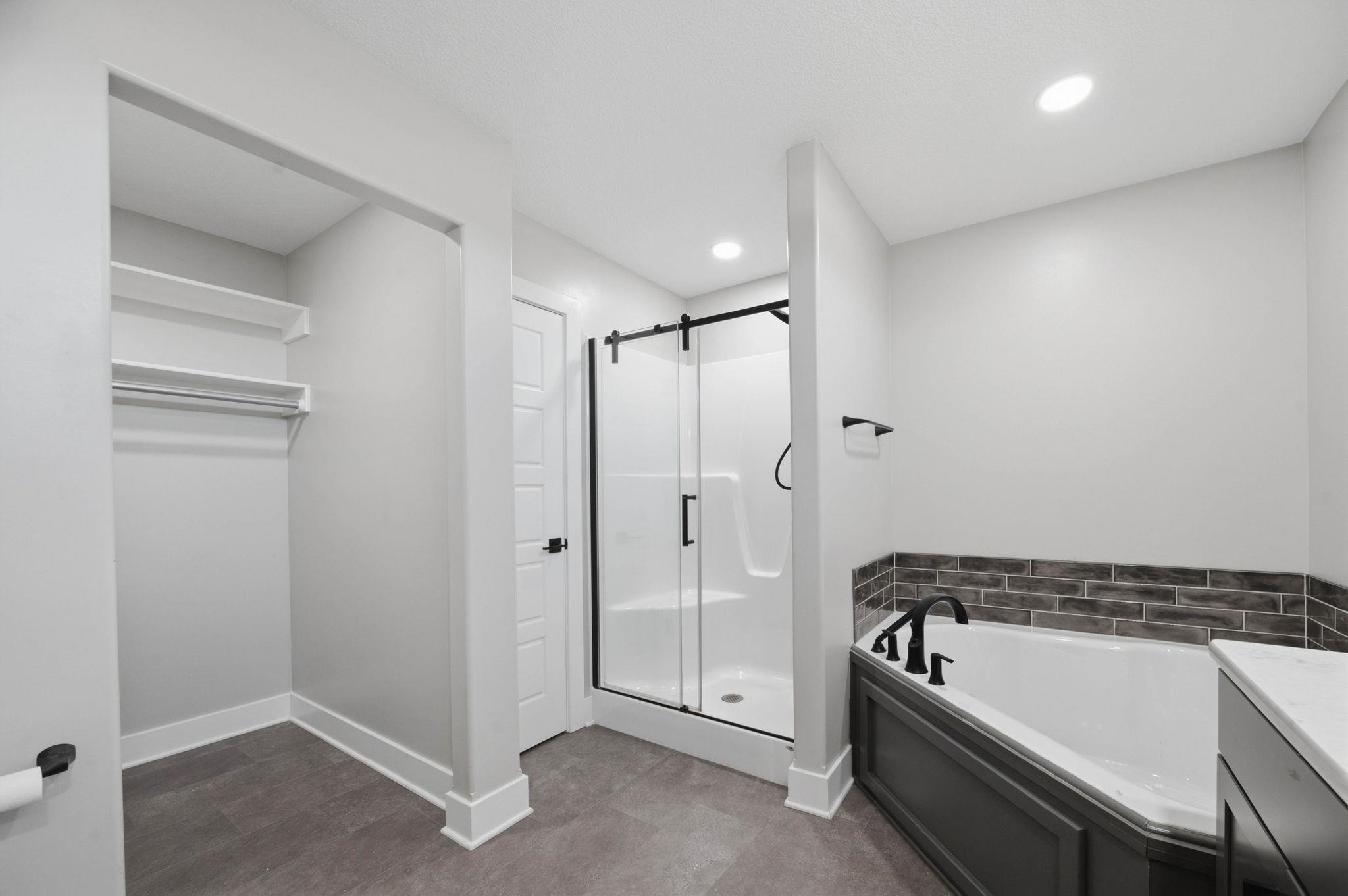 2421 E Velvet Leaf Property Photo 16