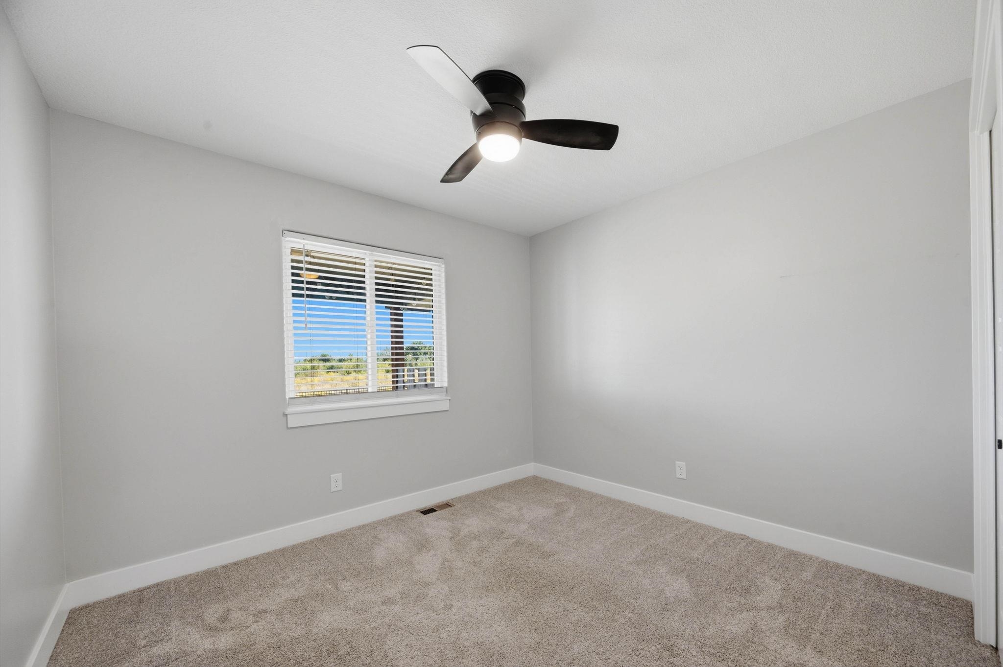 2421 E Velvet Leaf Property Photo 18